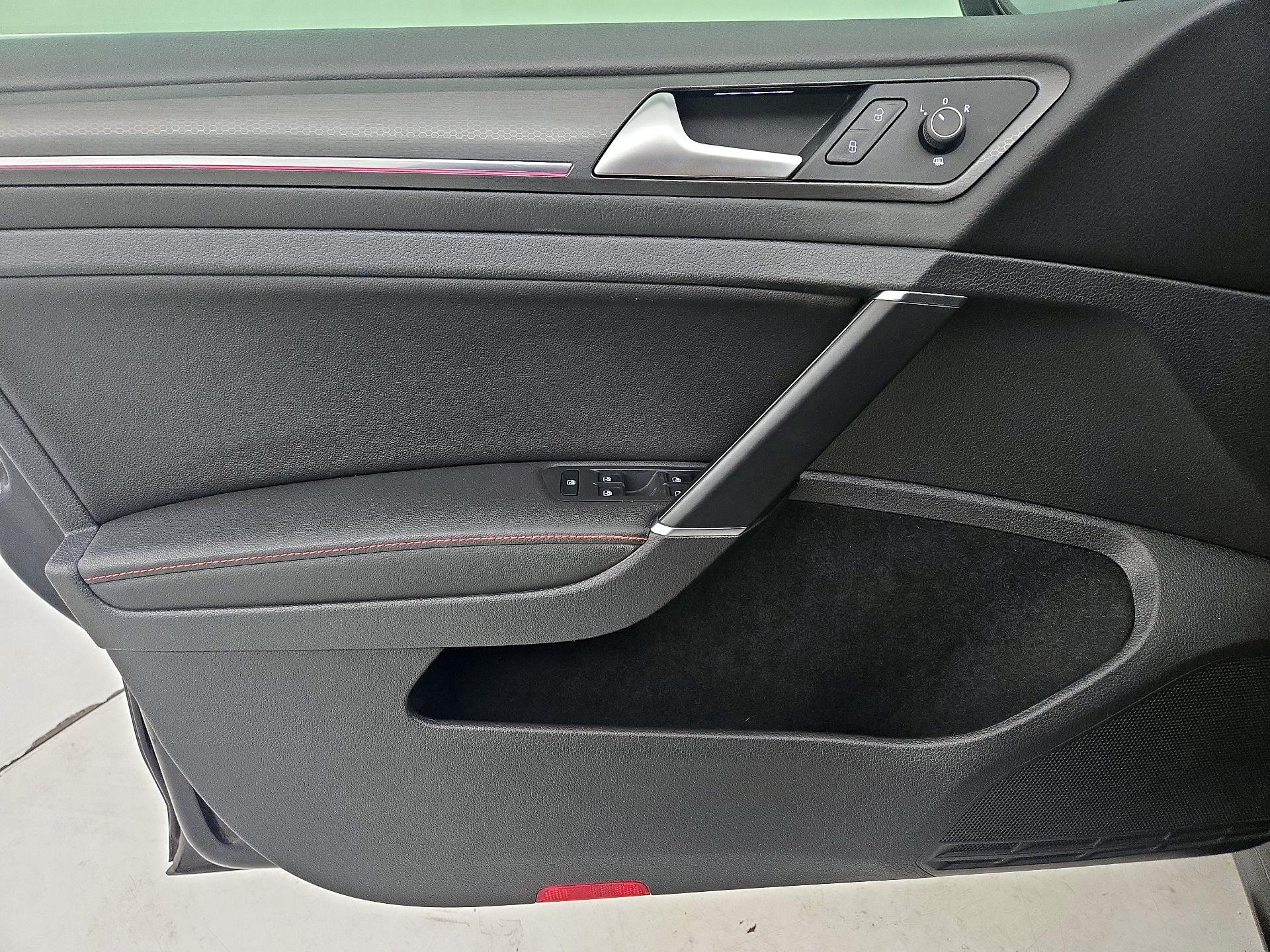 Thumbnail: 2020 Volkswagen Golf - 12