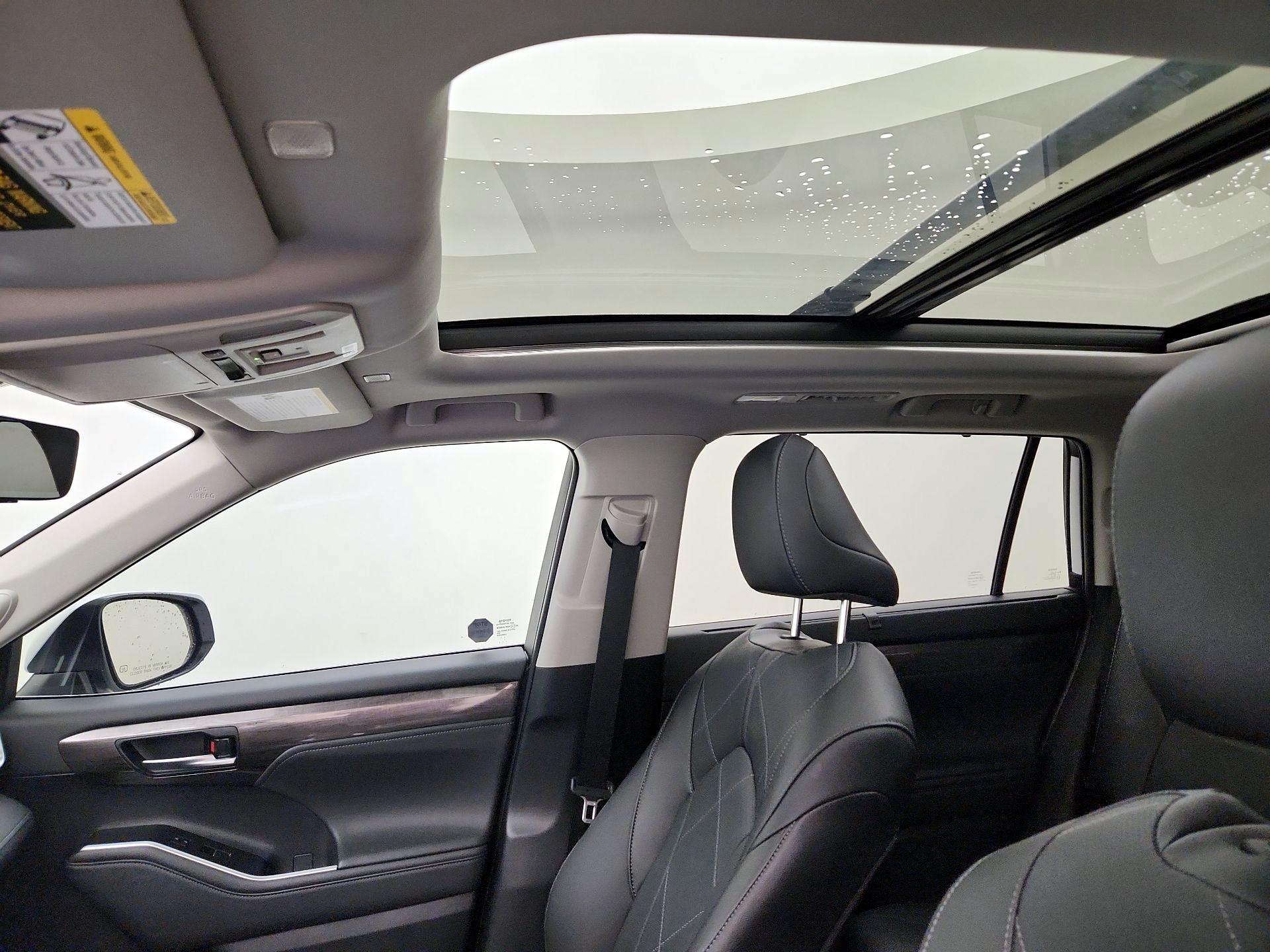 Thumbnail: 2026 Toyota Highlander - 19