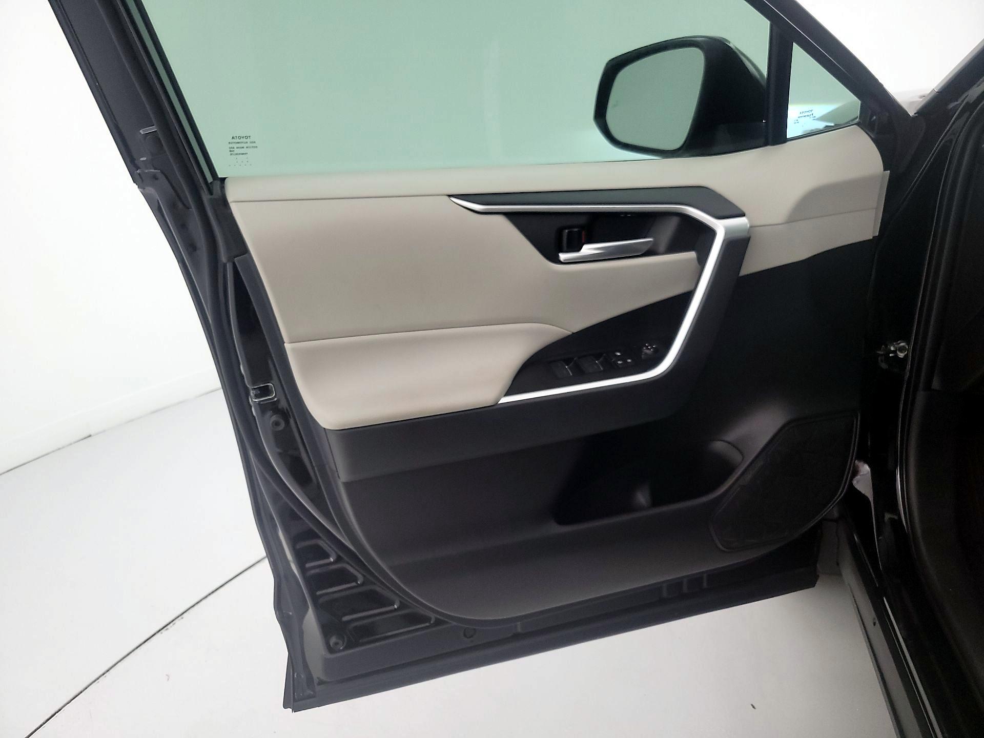 Thumbnail: 2025 Toyota RAV4 - 12