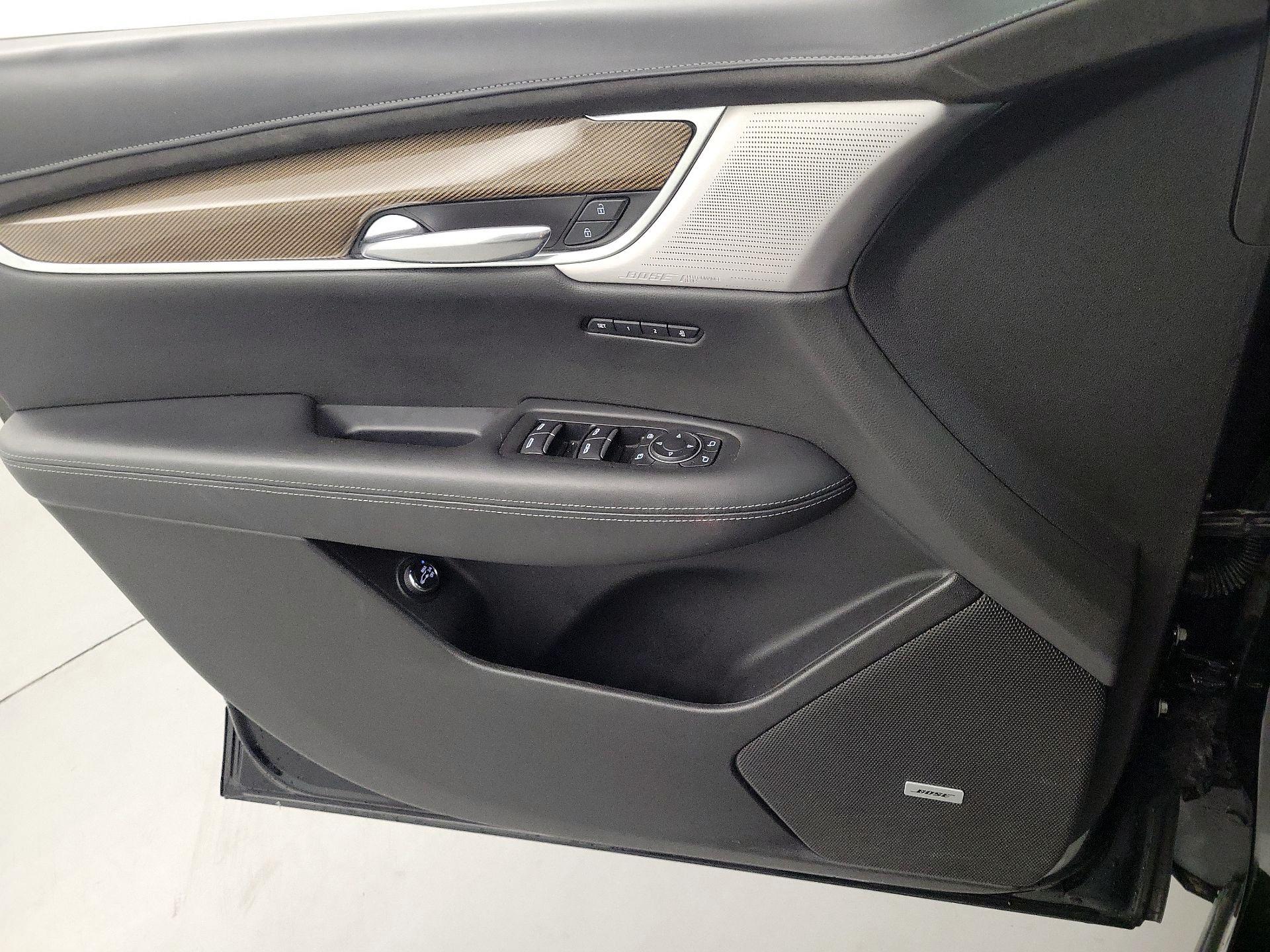 Thumbnail: 2021 Cadillac XT6 - 12