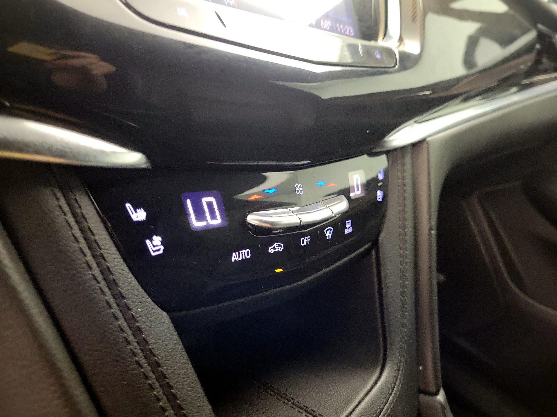 Thumbnail: 2021 Cadillac XT6 - 17