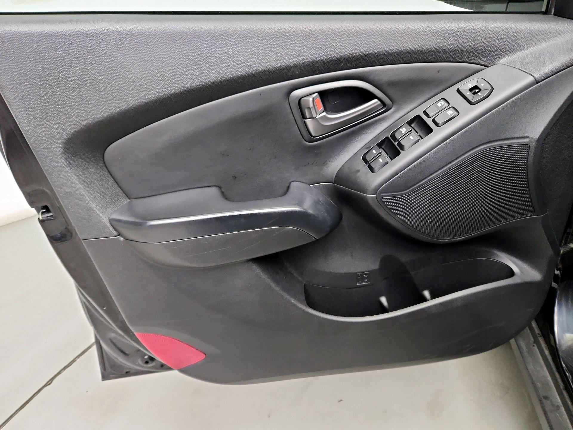 Thumbnail: 2015 Hyundai Tucson - 12