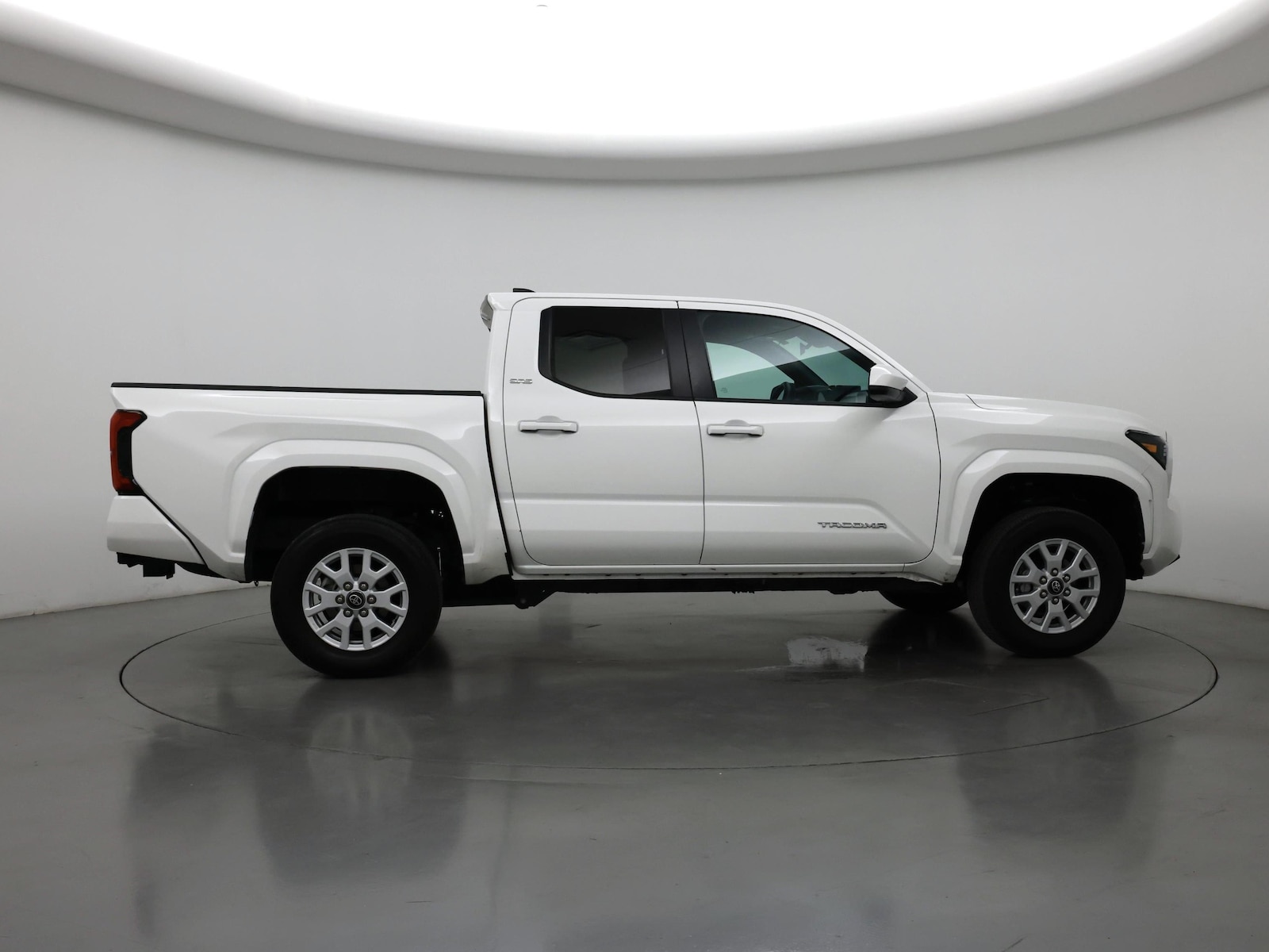 2024 Toyota Tacoma SR5 - Photo 8