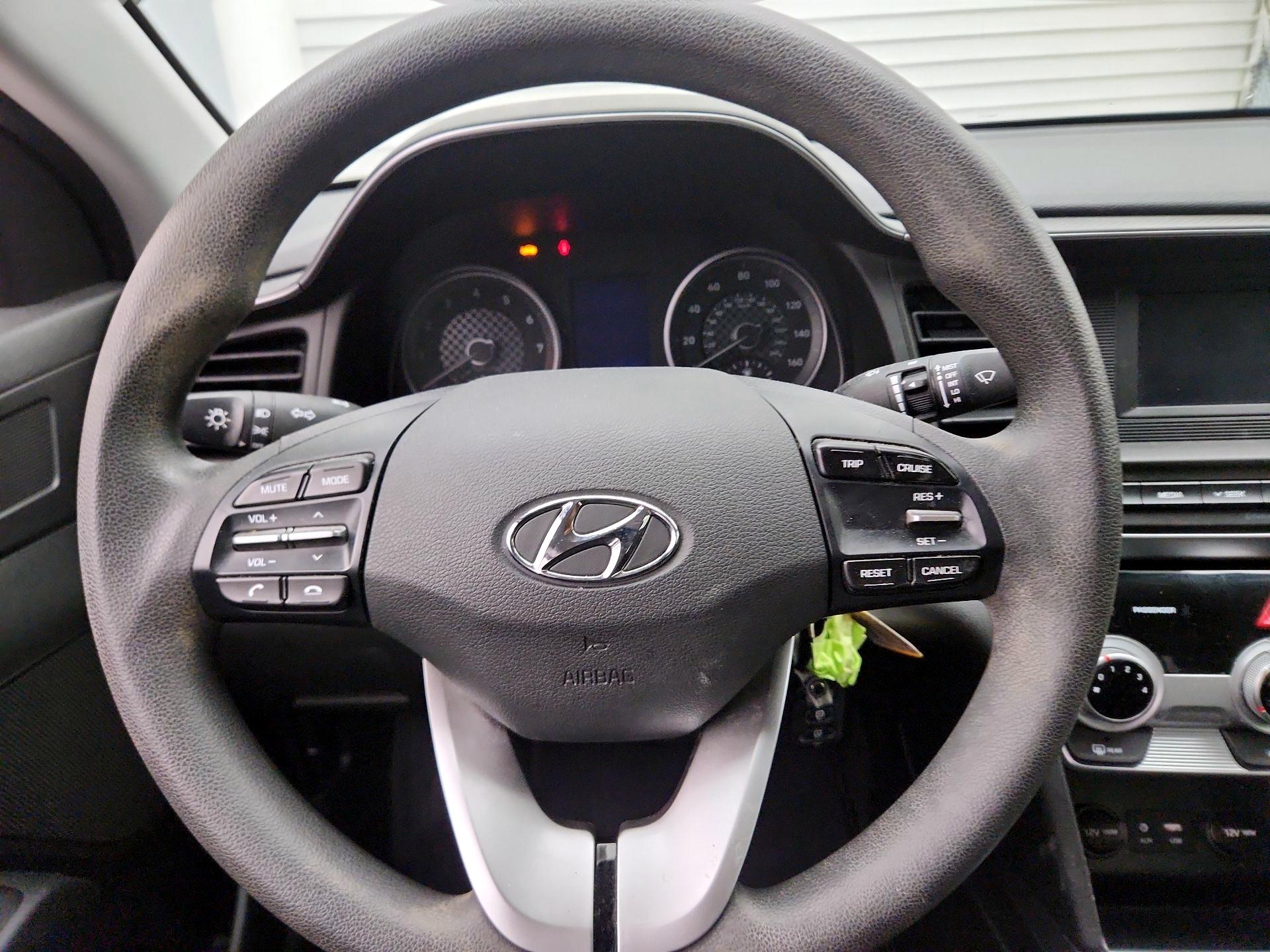 Thumbnail: 2019 Hyundai Elantra - 10