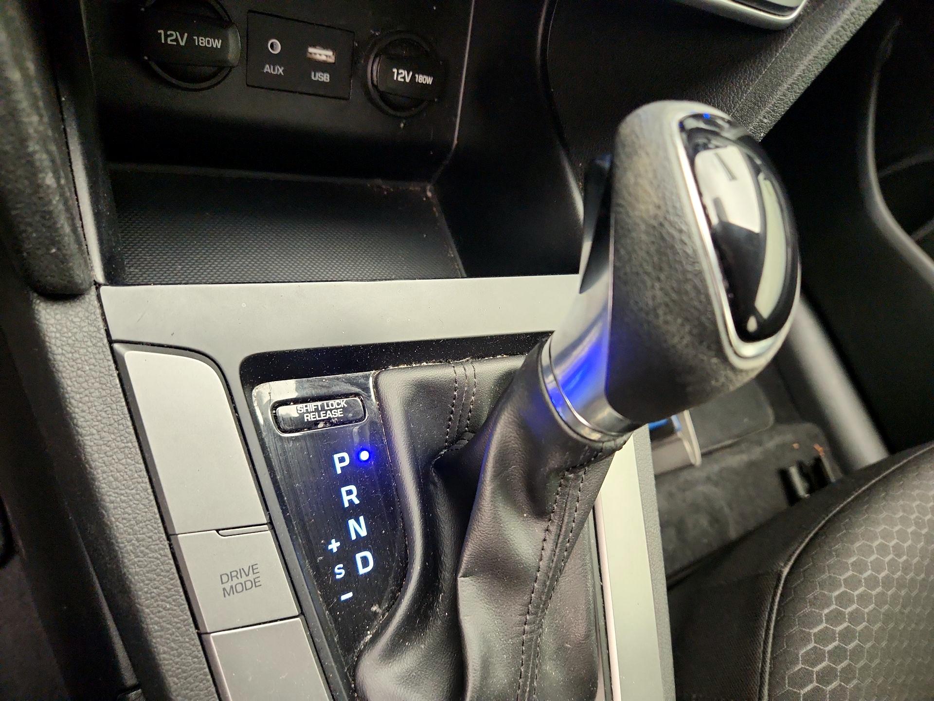 Thumbnail: 2019 Hyundai Elantra - 17