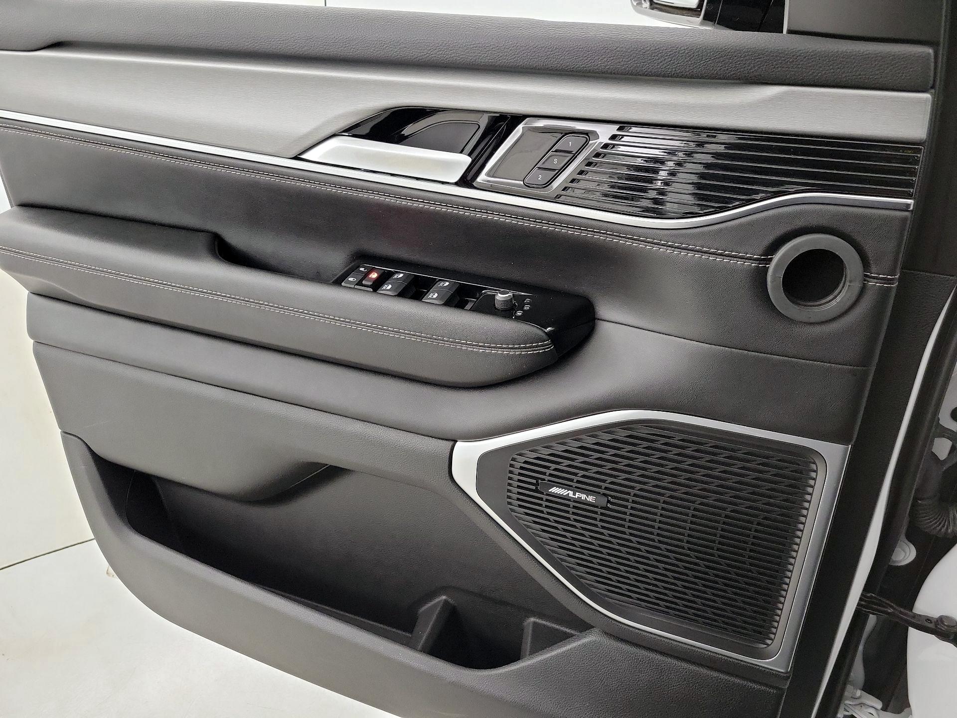 Thumbnail: 2024 Jeep Wagoneer - 12