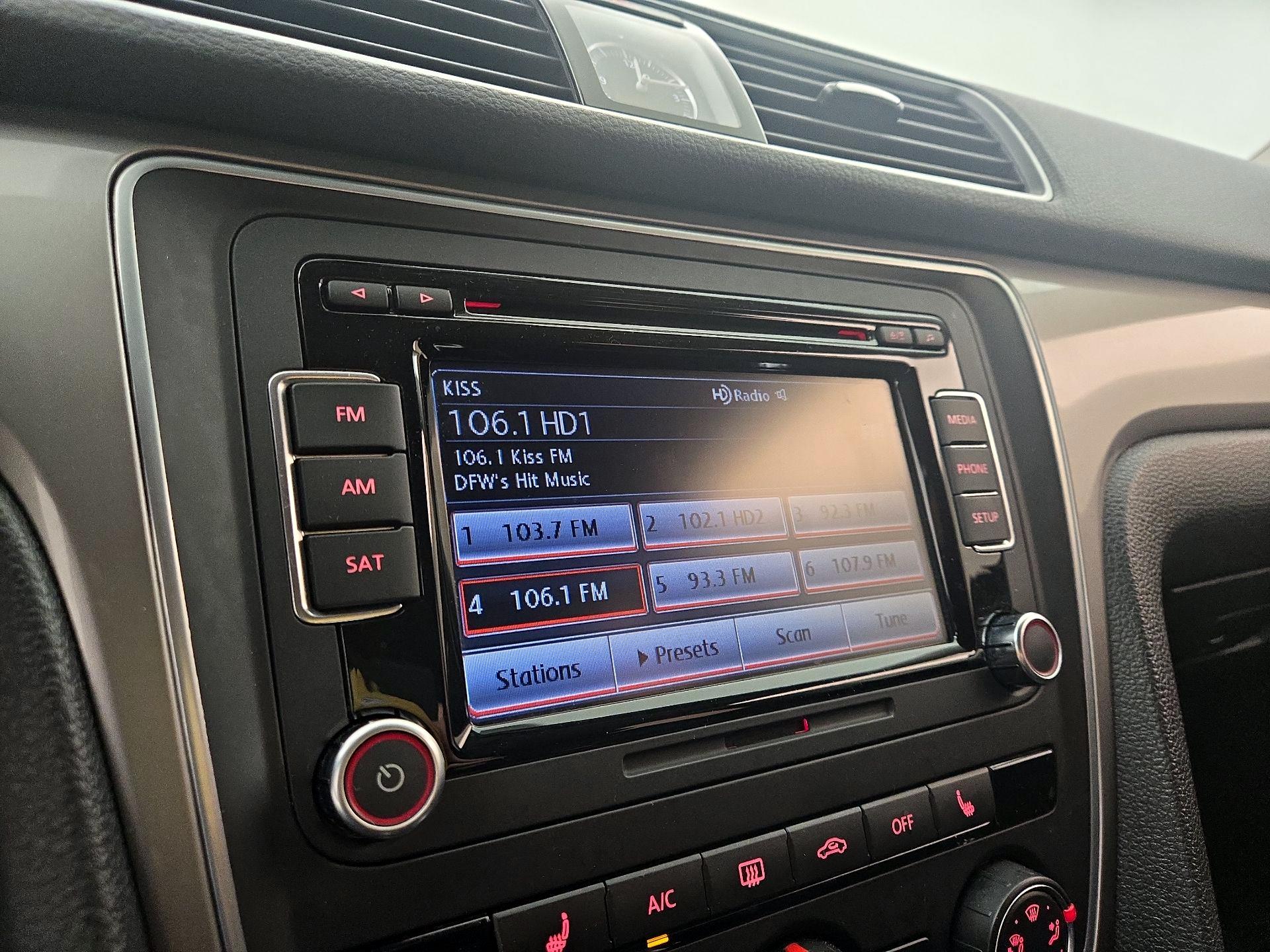 Thumbnail: 2015 Volkswagen Passat - 15