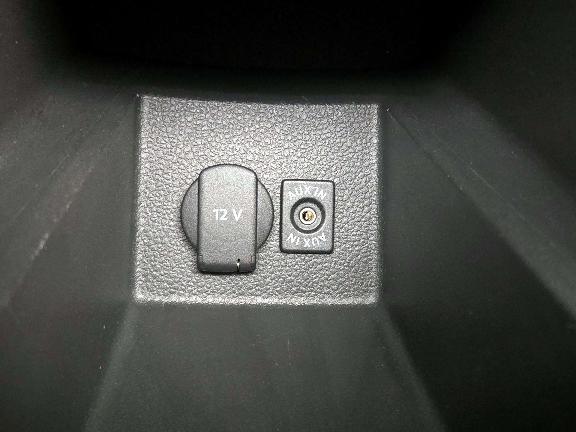Thumbnail: 2015 Volkswagen Passat - 18