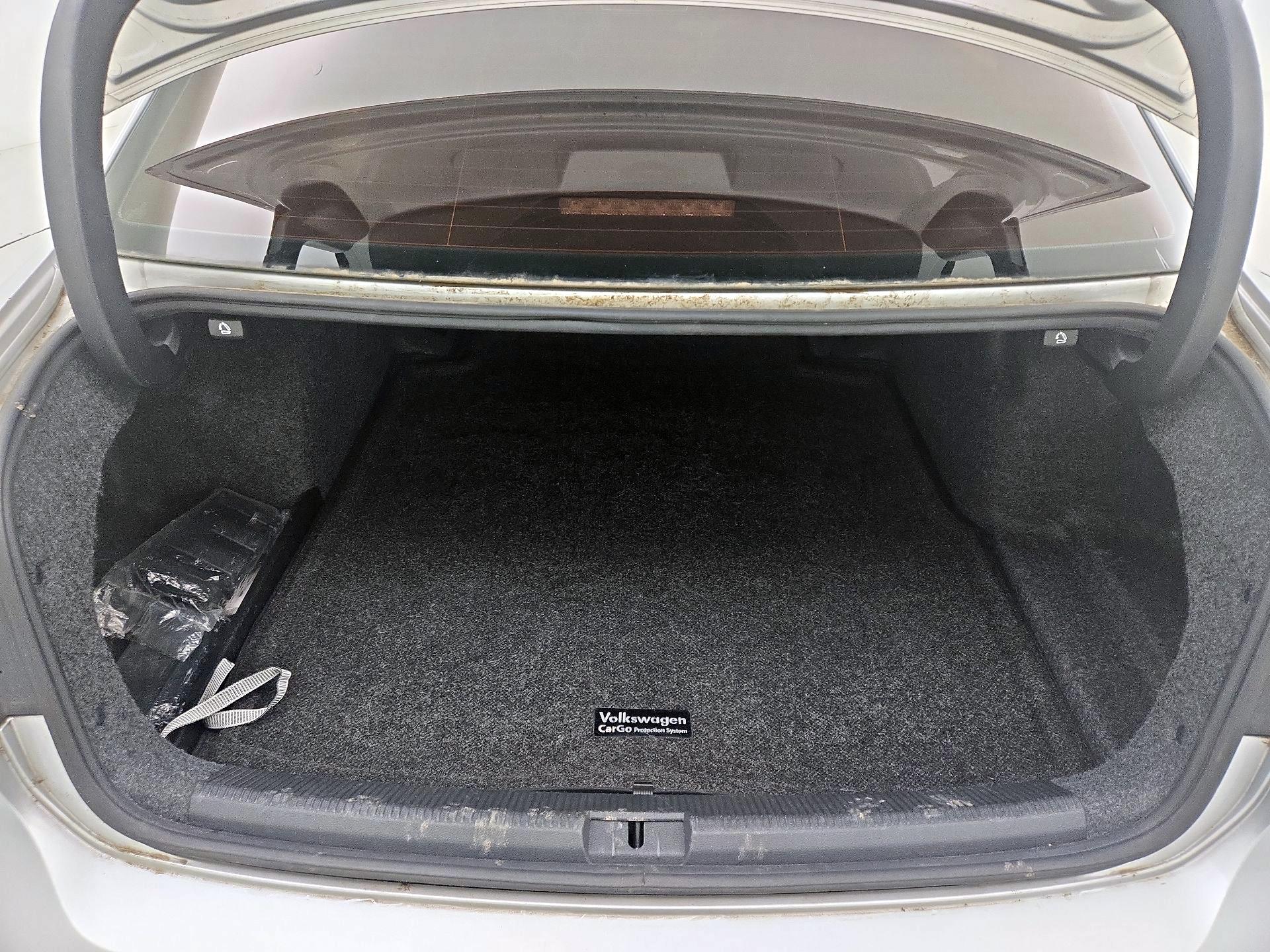 Thumbnail: 2015 Volkswagen Passat - 20