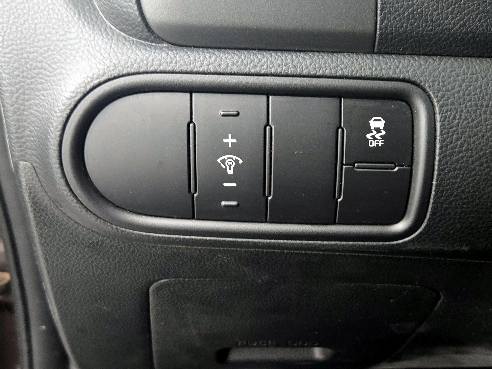 Thumbnail: 2017 Kia Forte - 13