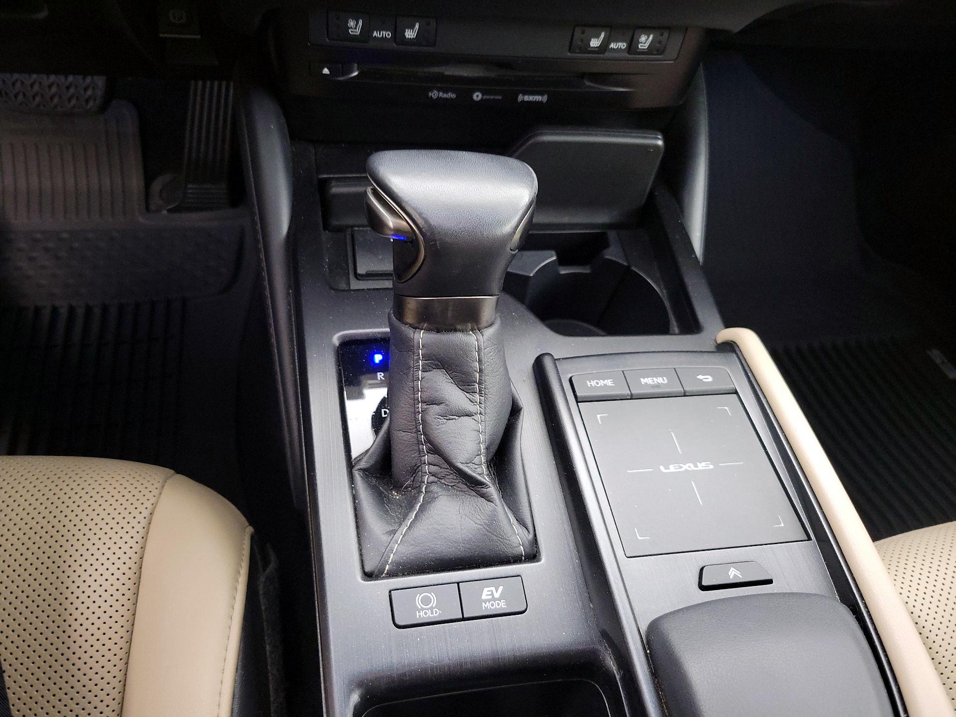 Thumbnail: 2021 Lexus ES - 17