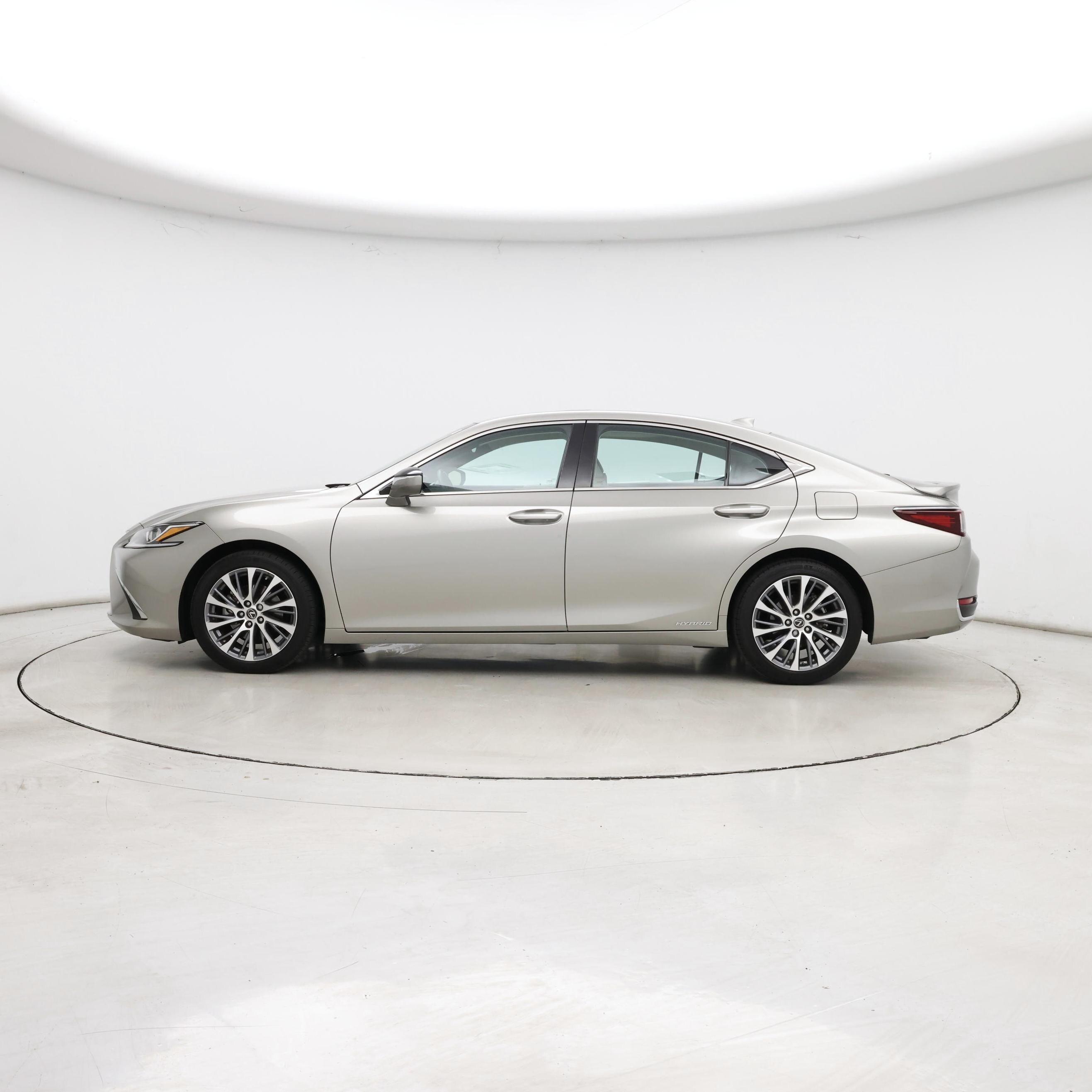 Thumbnail: 2021 Lexus ES - 3