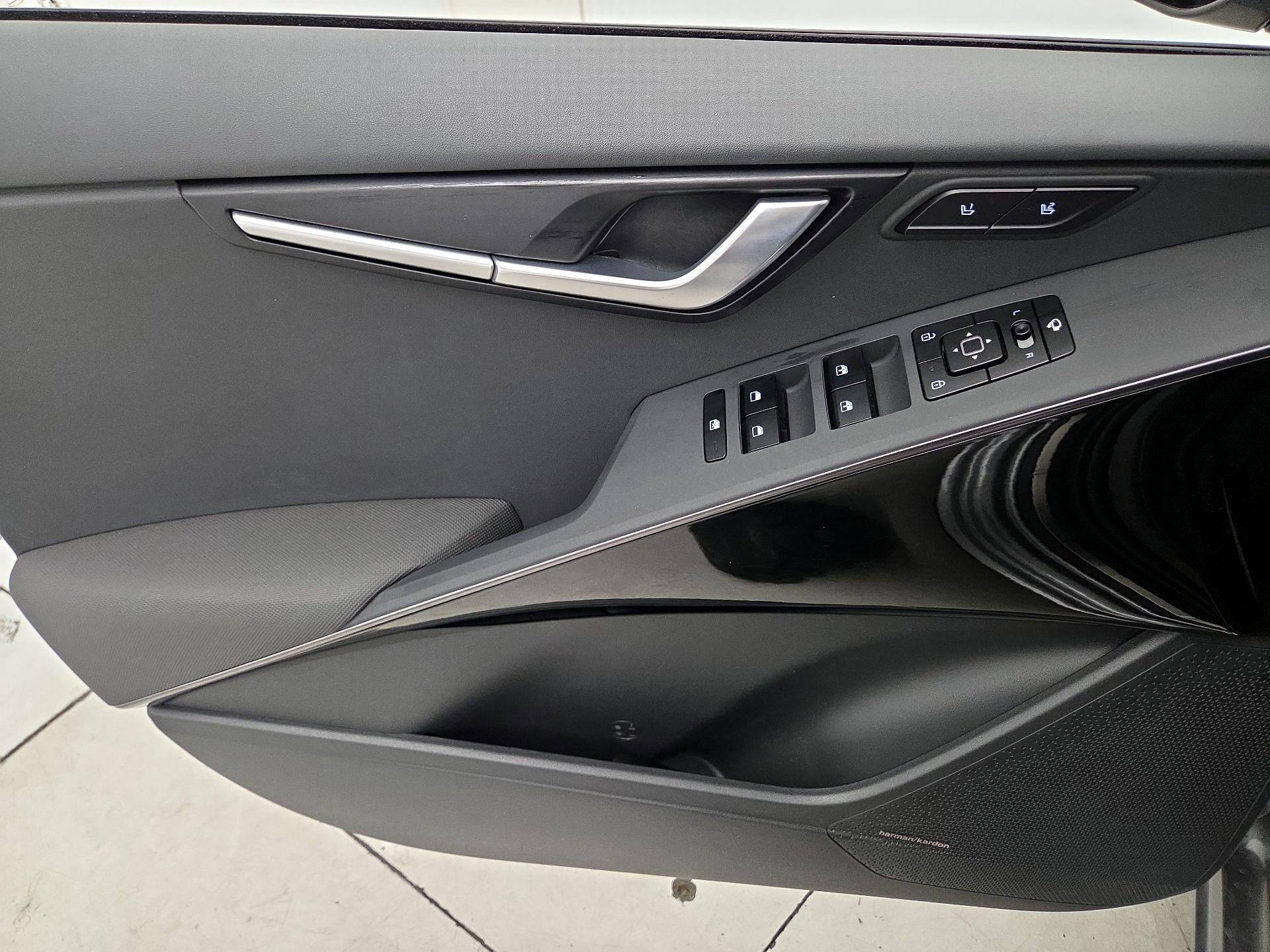 Thumbnail: 2025 Kia Niro - 12