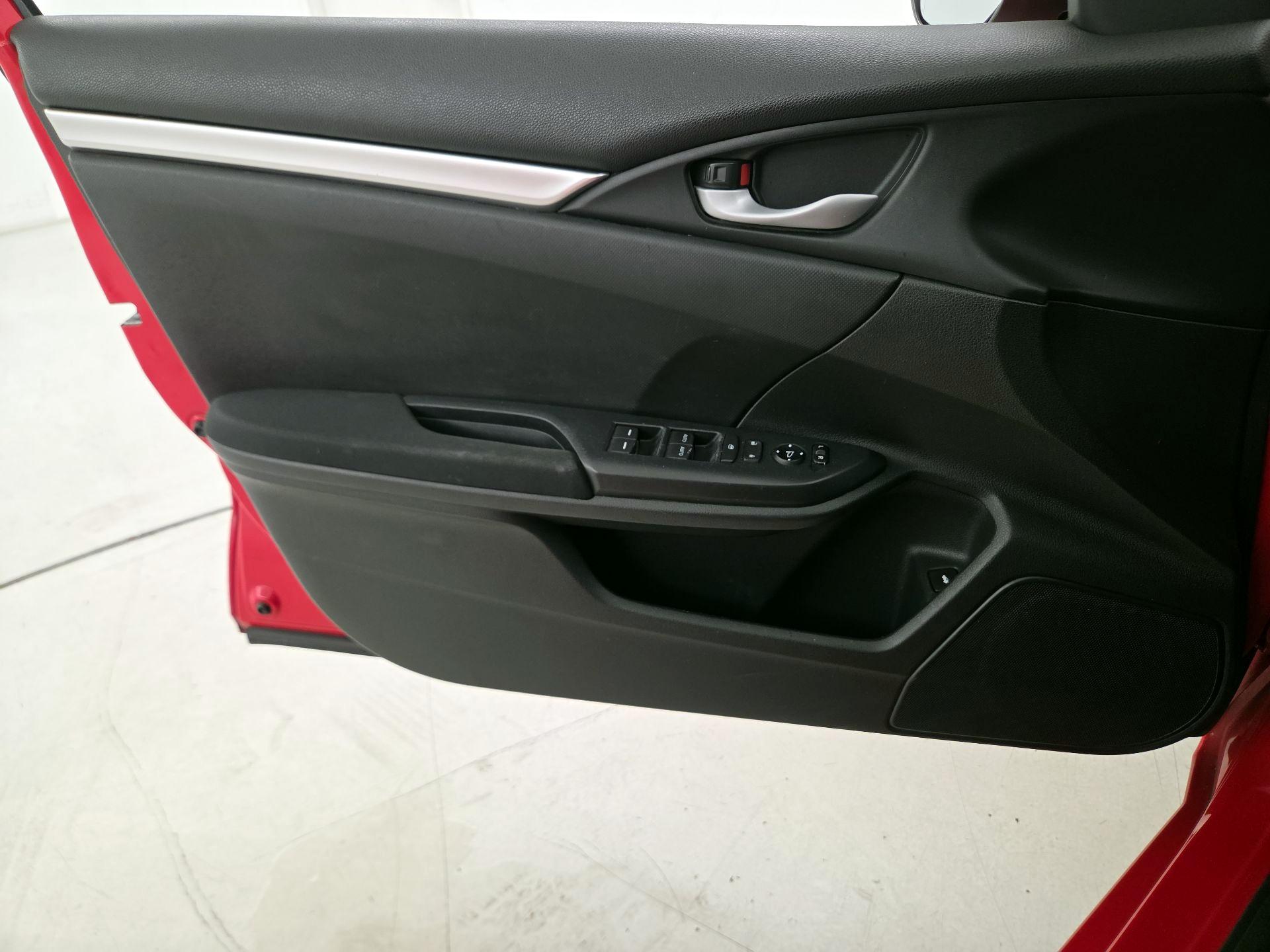 Thumbnail: 2016 Honda Civic - 12