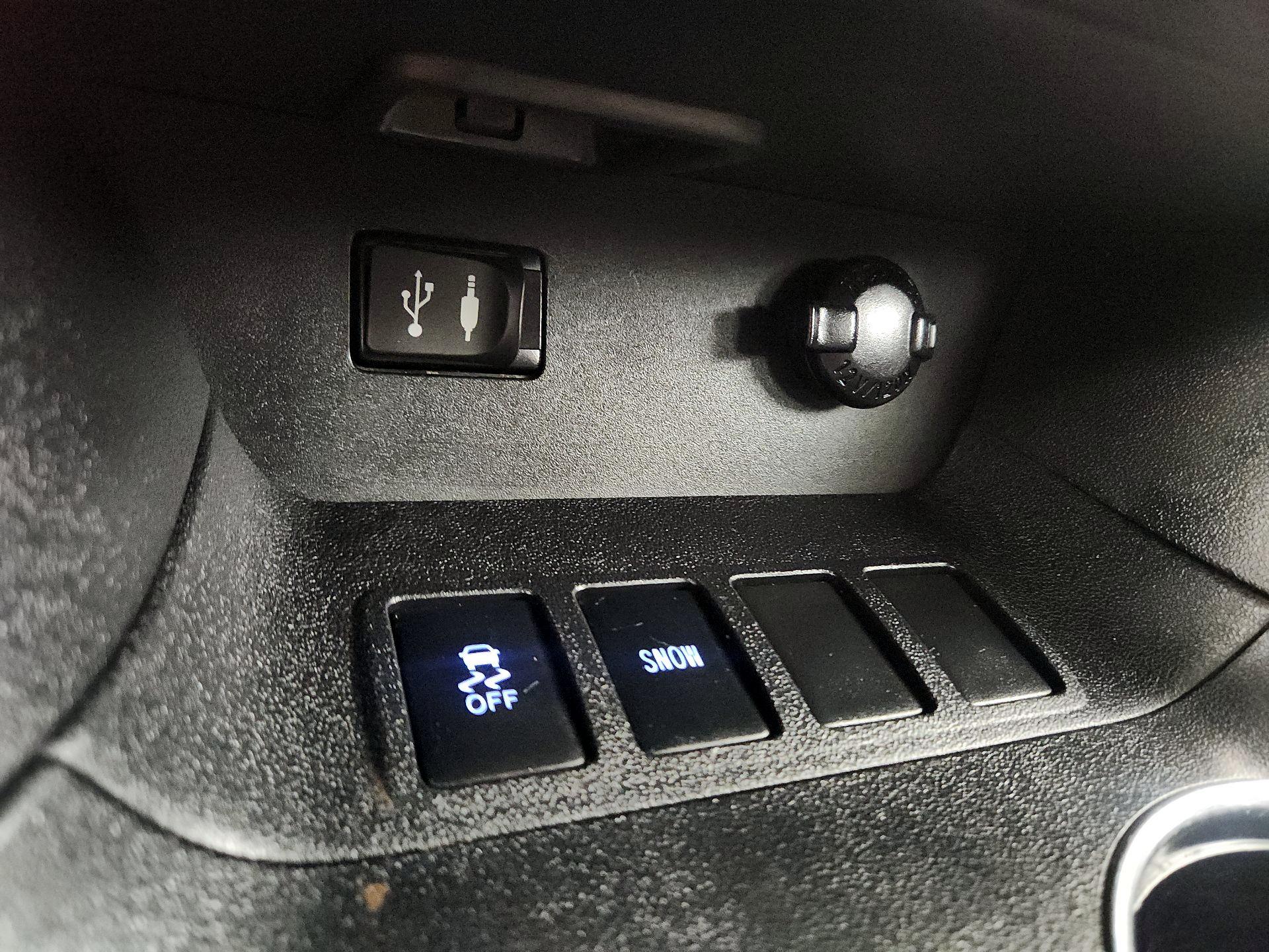 Thumbnail: 2014 Toyota Highlander - 18