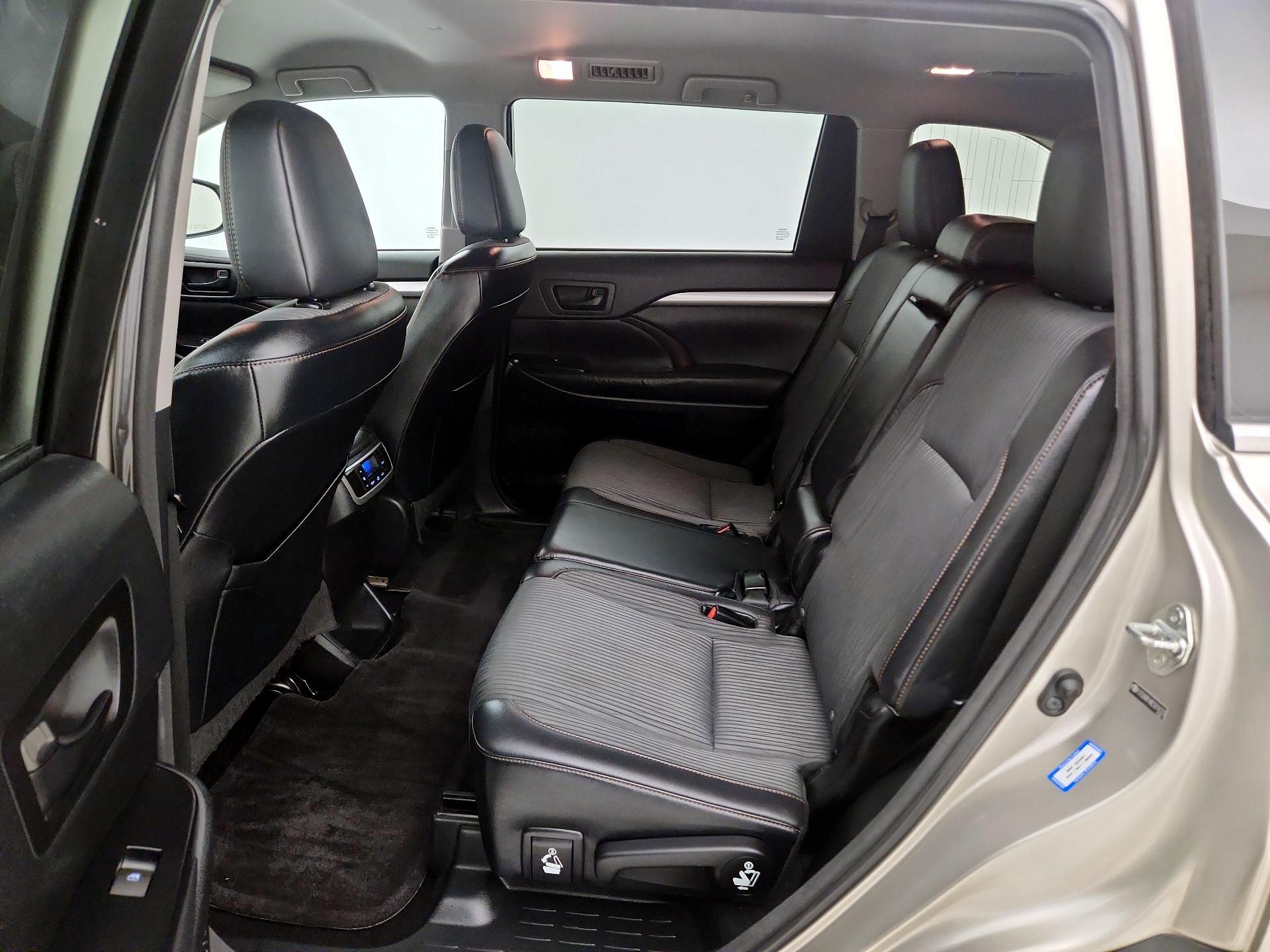Thumbnail: 2014 Toyota Highlander - 19
