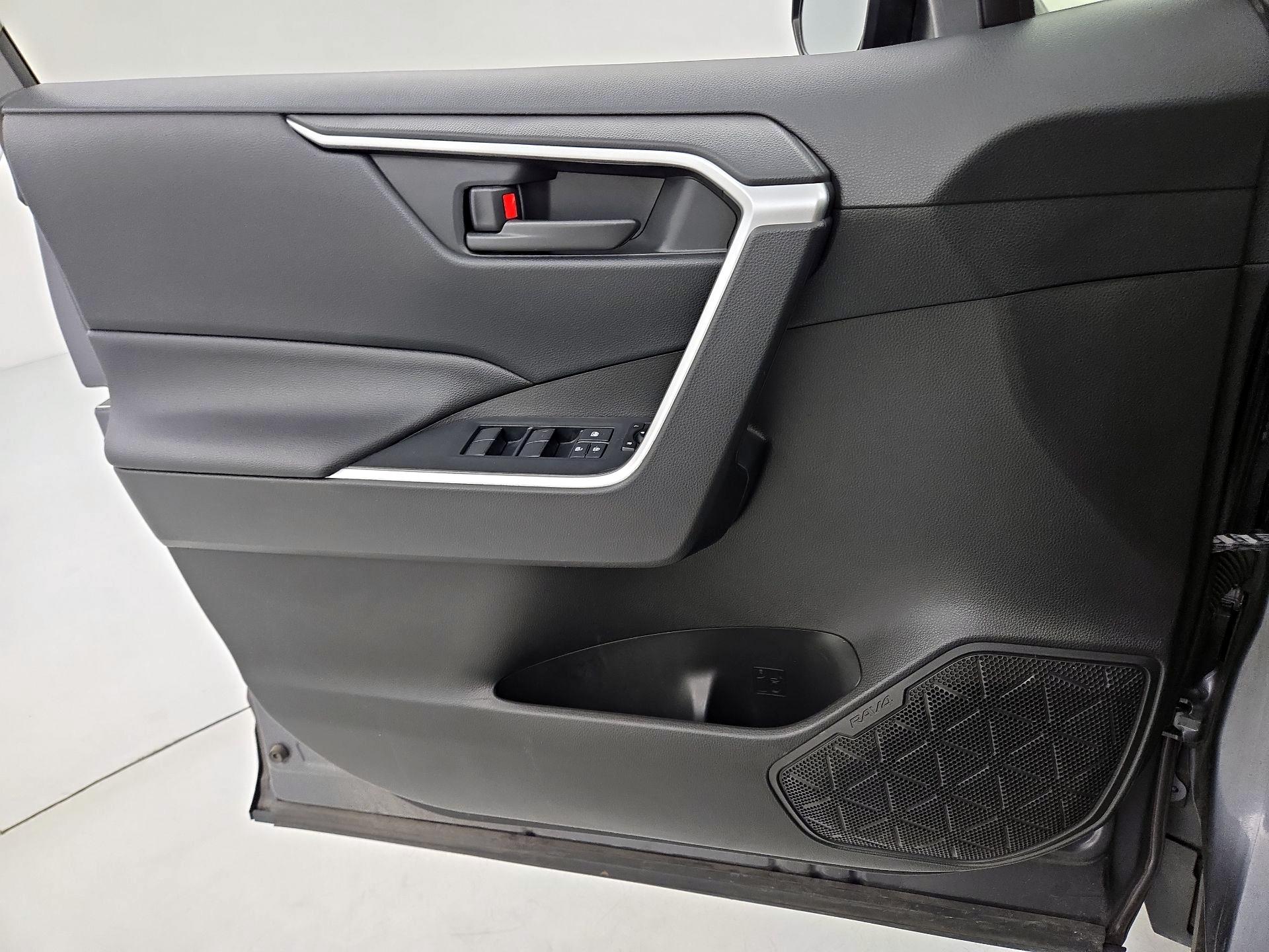 Thumbnail: 2020 Toyota RAV4 - 12