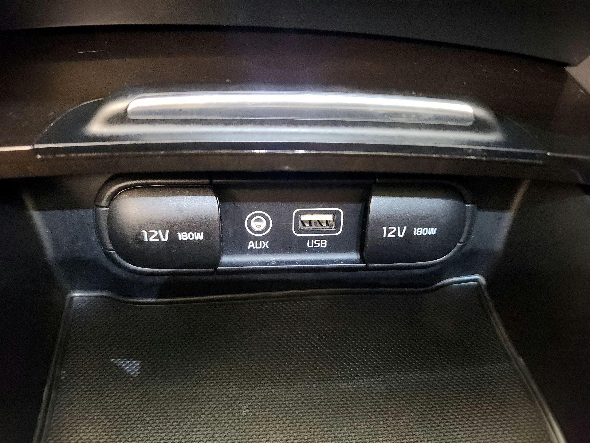 Thumbnail: 2018 Kia Optima - 18