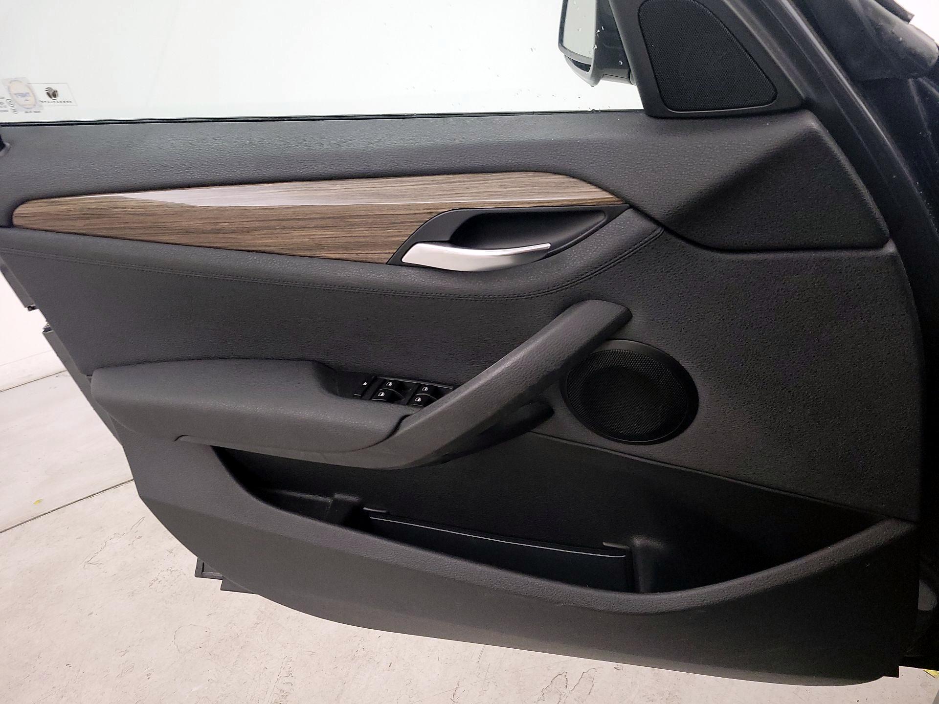 Thumbnail: 2015 BMW X1 - 12