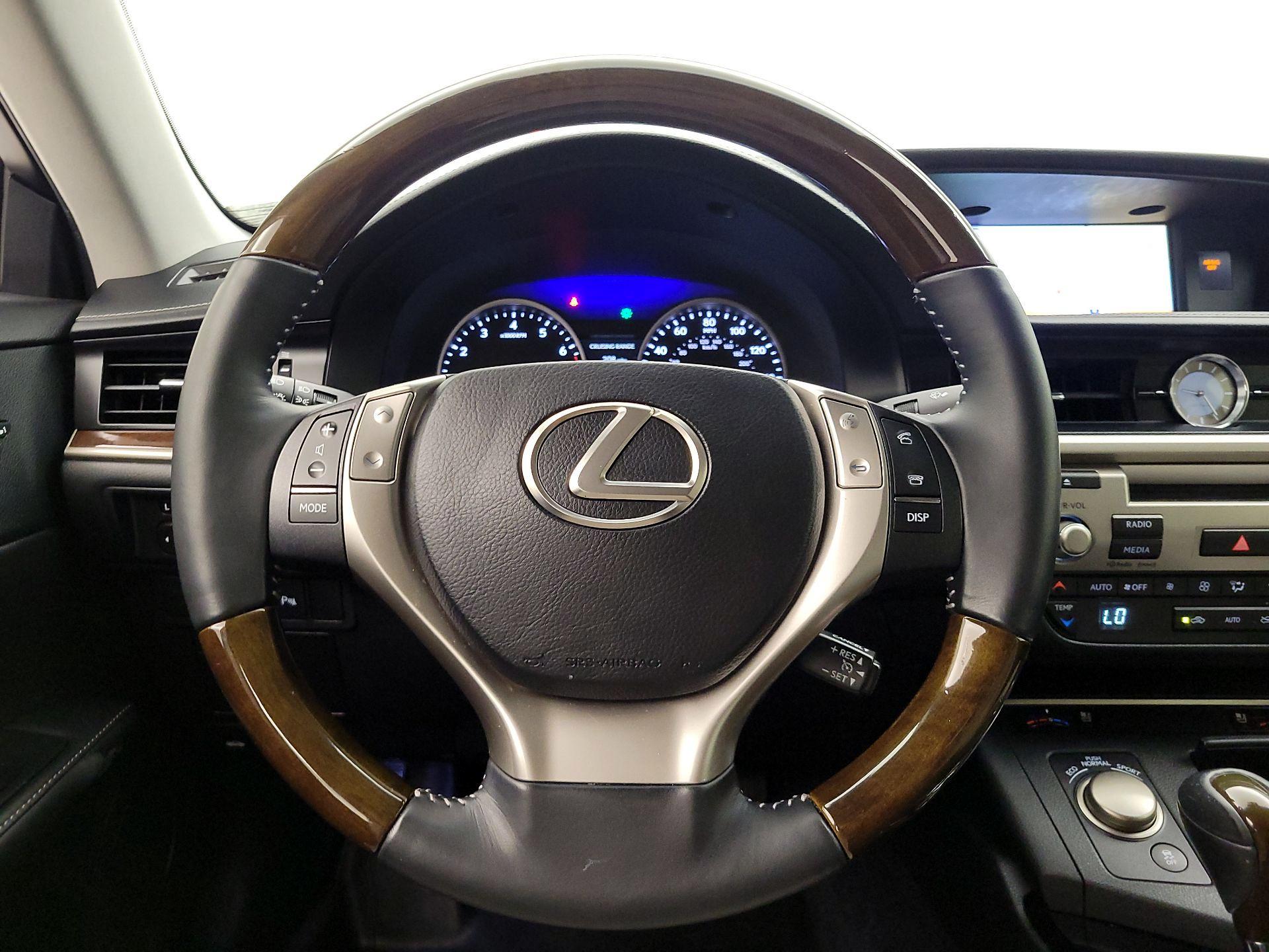 Thumbnail: 2014 Lexus ES - 10