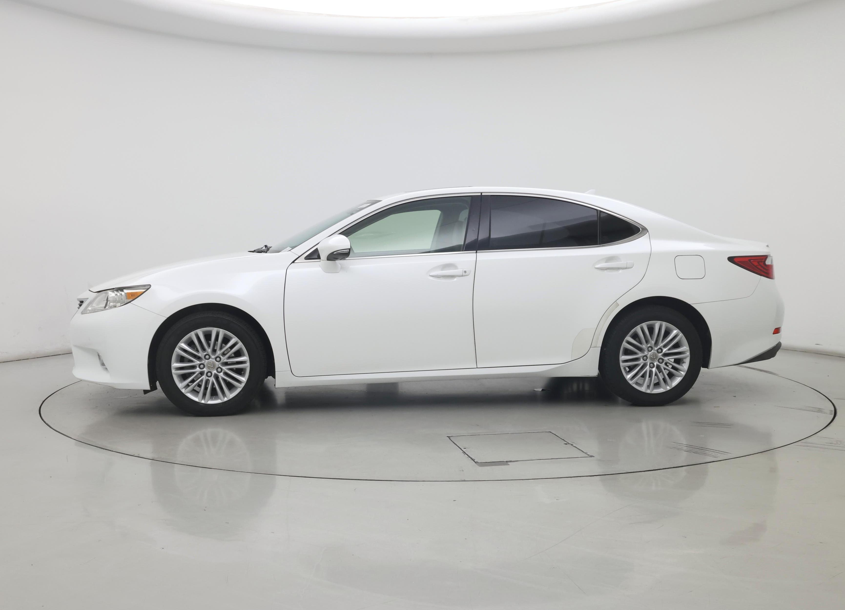 Thumbnail: 2014 Lexus ES - 3