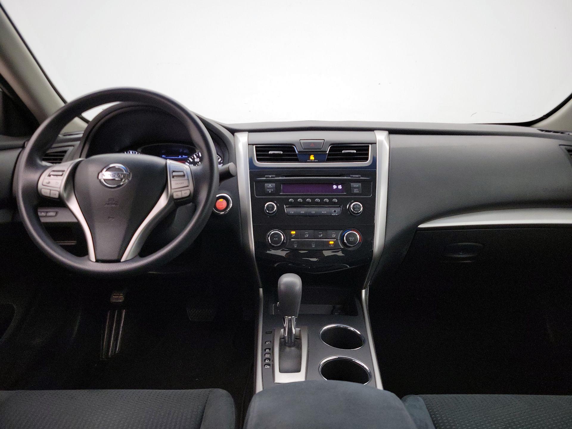 Thumbnail: 2015 Nissan Altima - 9