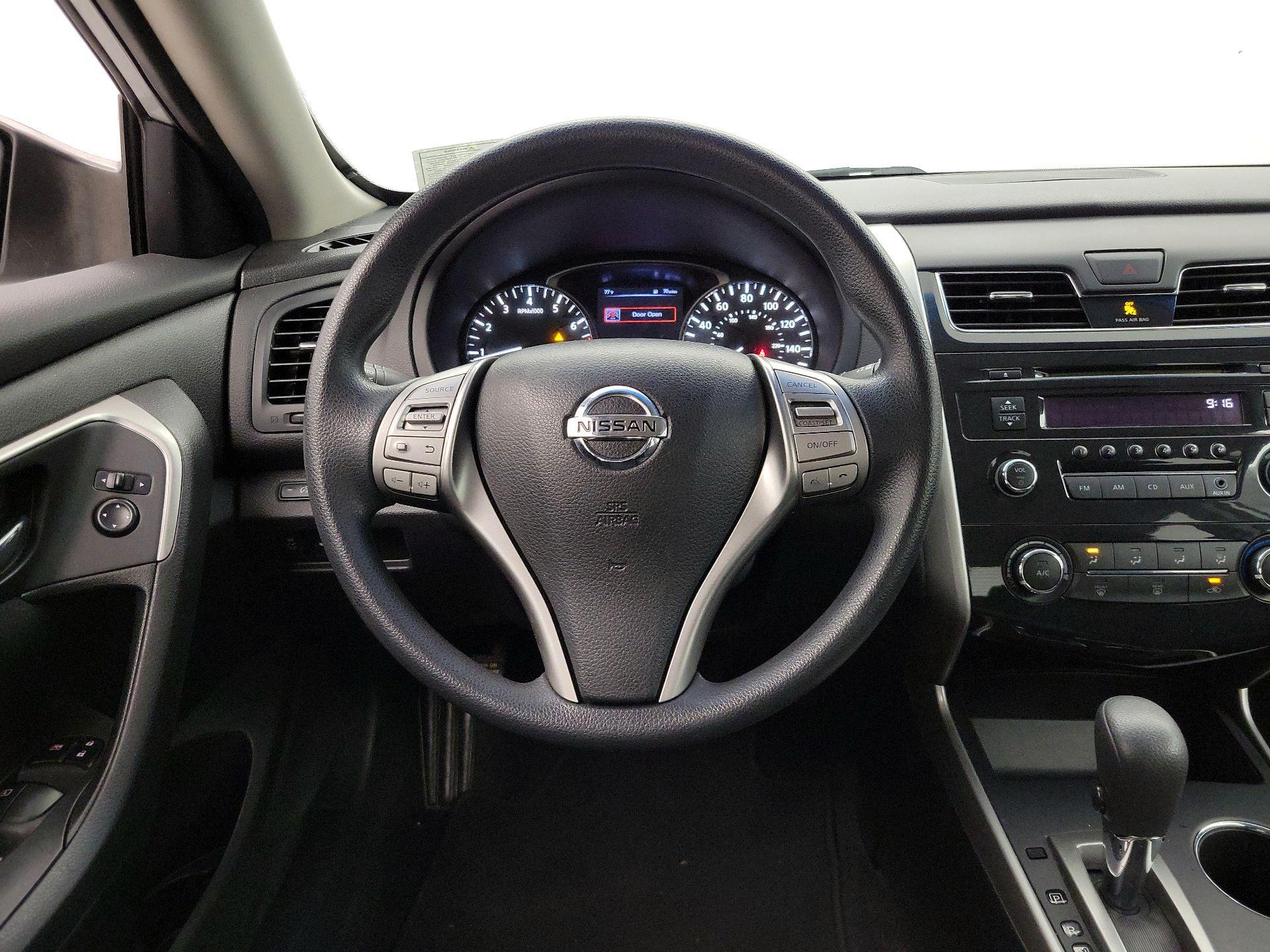 Thumbnail: 2015 Nissan Altima - 10