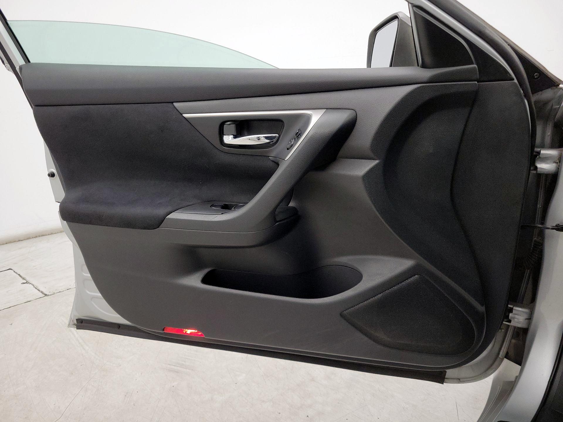 Thumbnail: 2015 Nissan Altima - 12