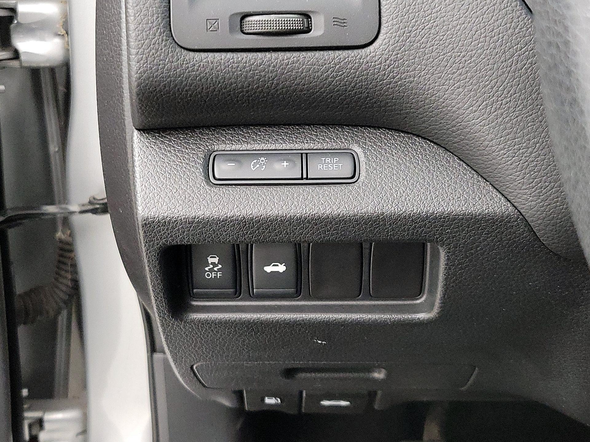 Thumbnail: 2015 Nissan Altima - 13