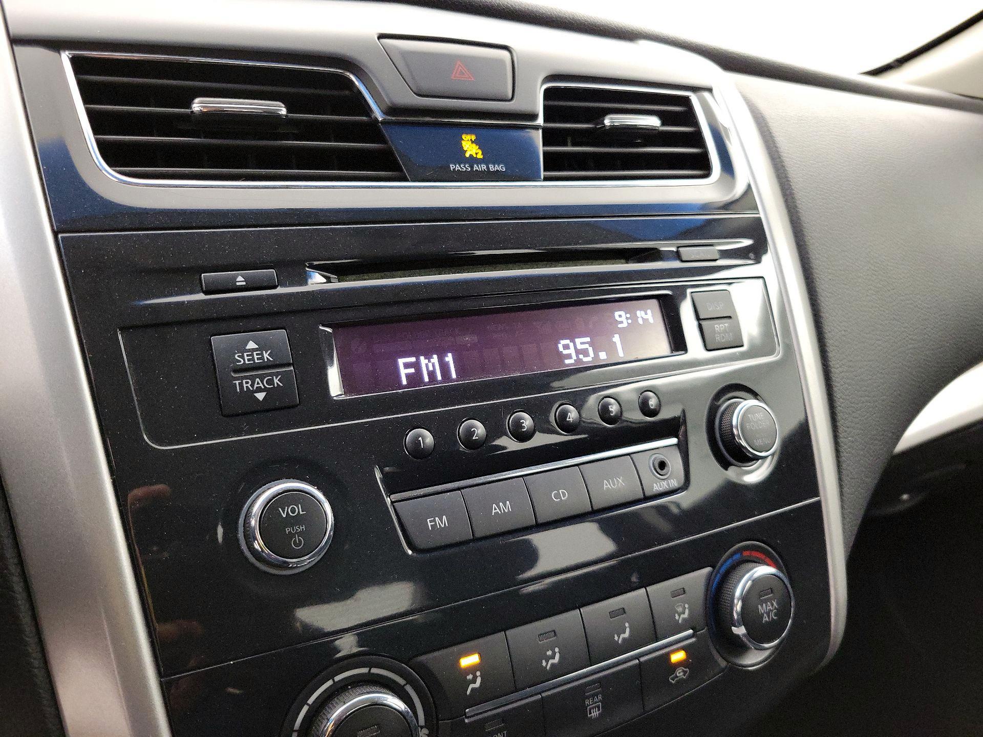 Thumbnail: 2015 Nissan Altima - 14
