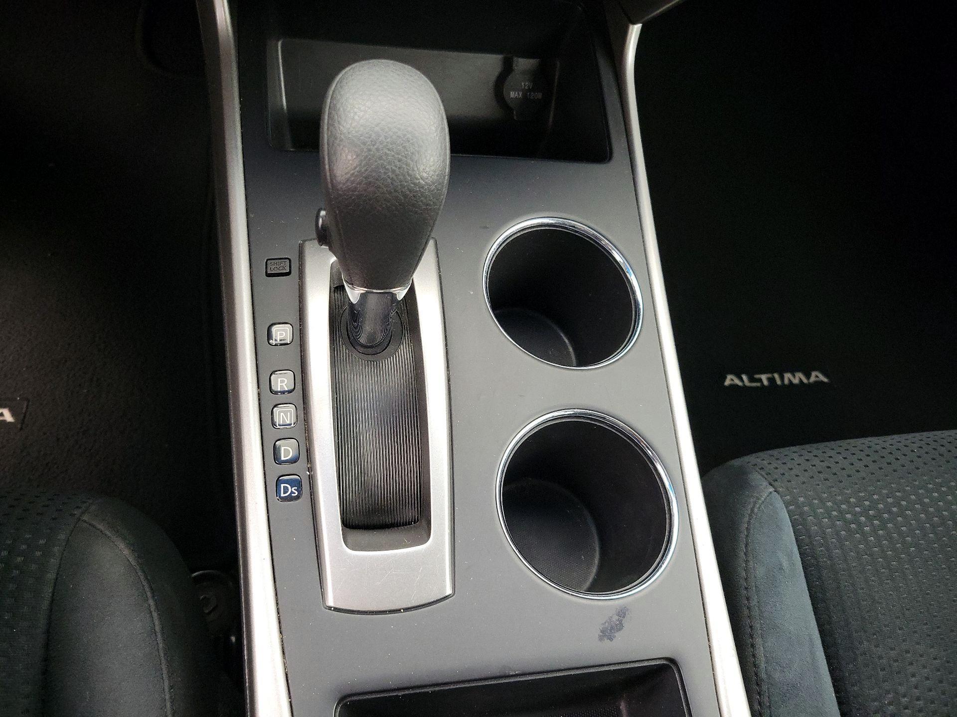 Thumbnail: 2015 Nissan Altima - 16