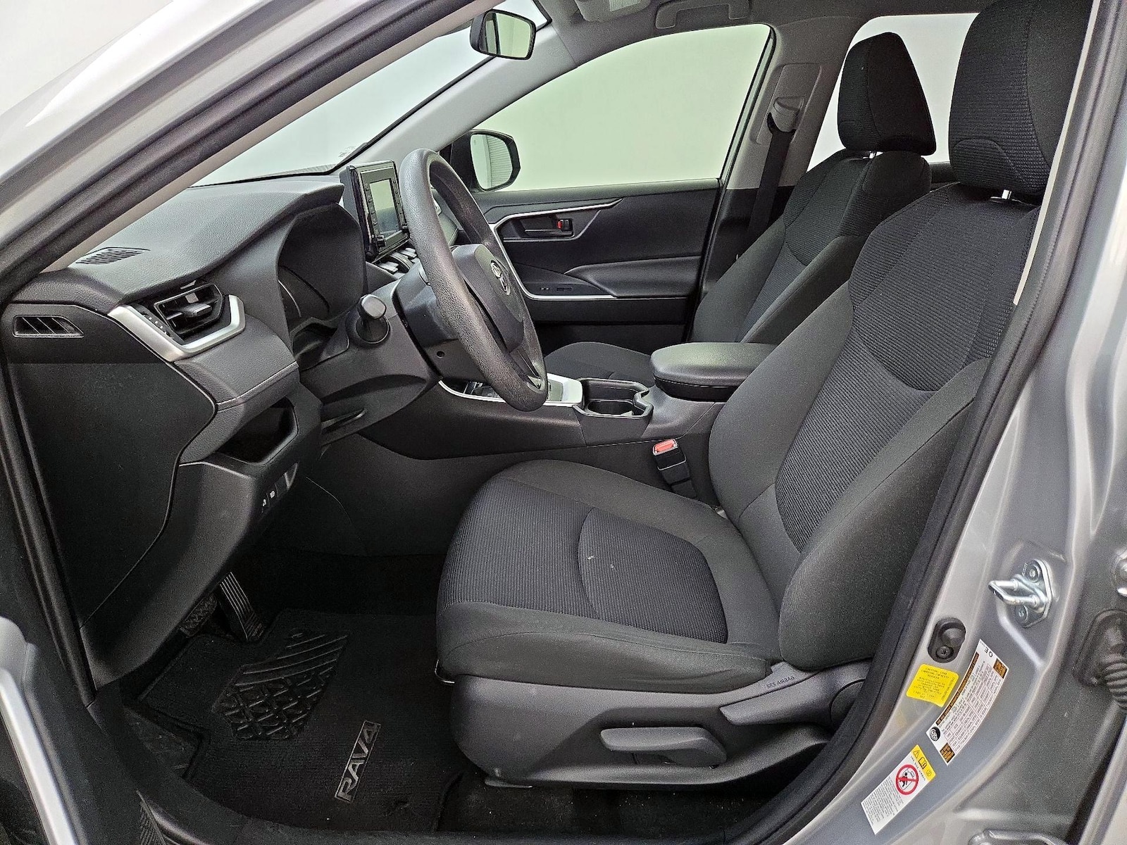 2019 Toyota RAV4 LE - Photo 12