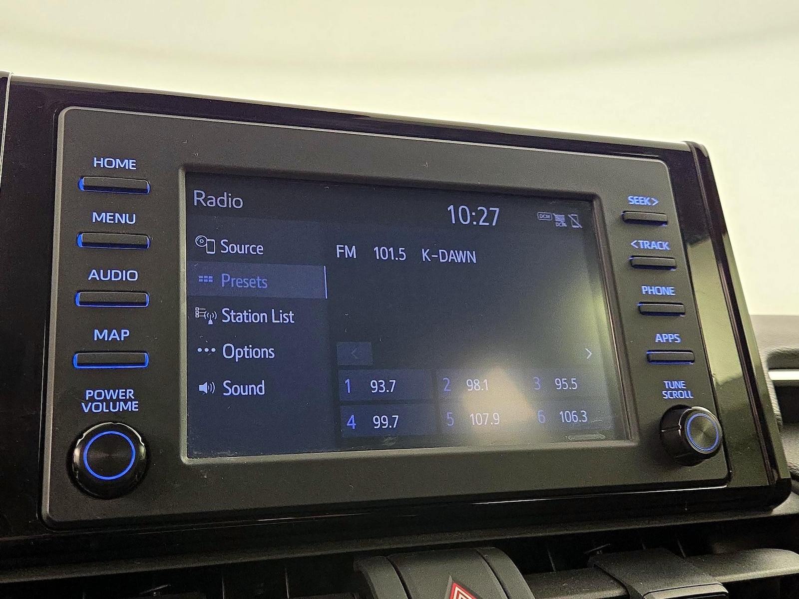 2019 Toyota RAV4 LE - Photo 16