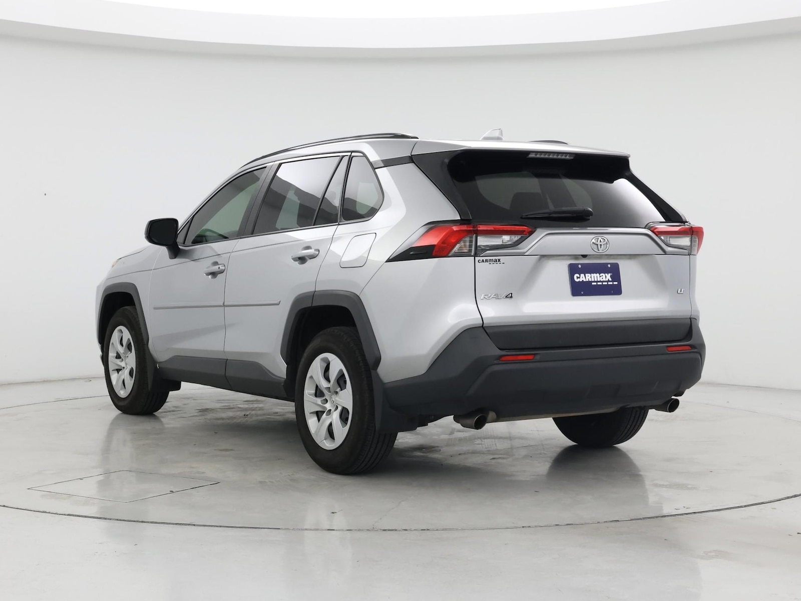 2019 Toyota RAV4 LE - Photo 3