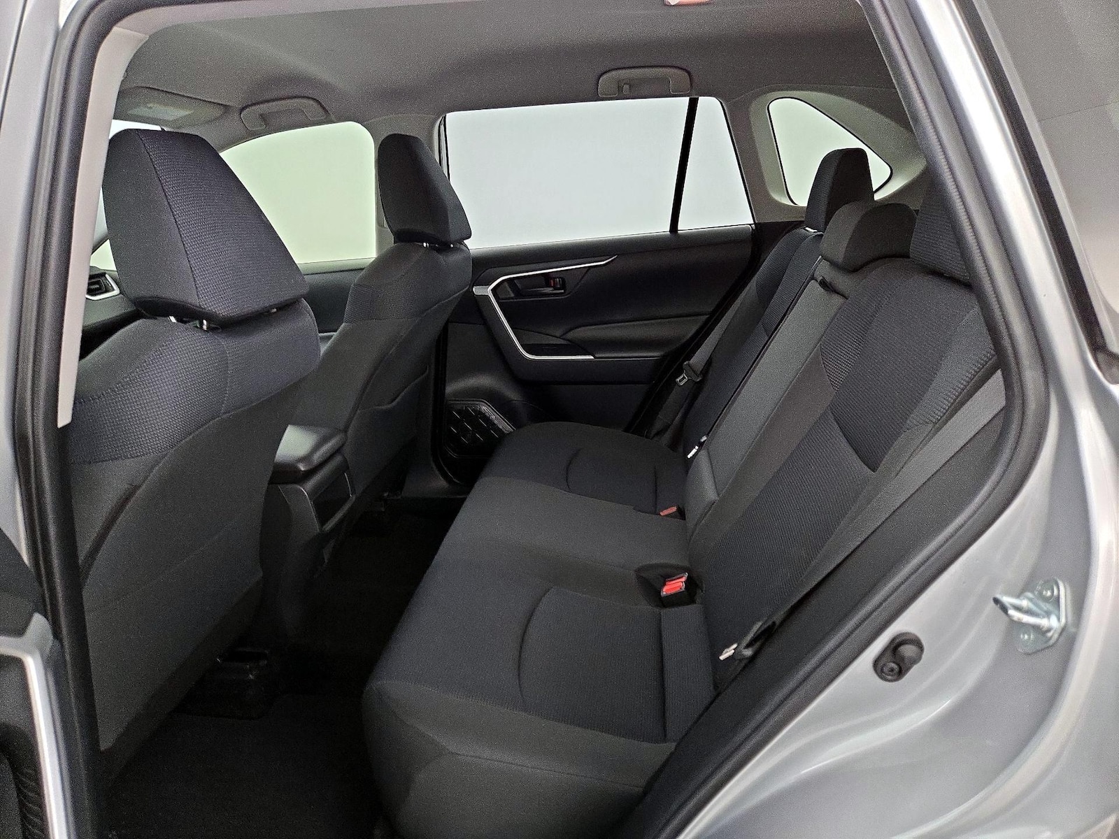 2019 Toyota RAV4 LE - Photo 20