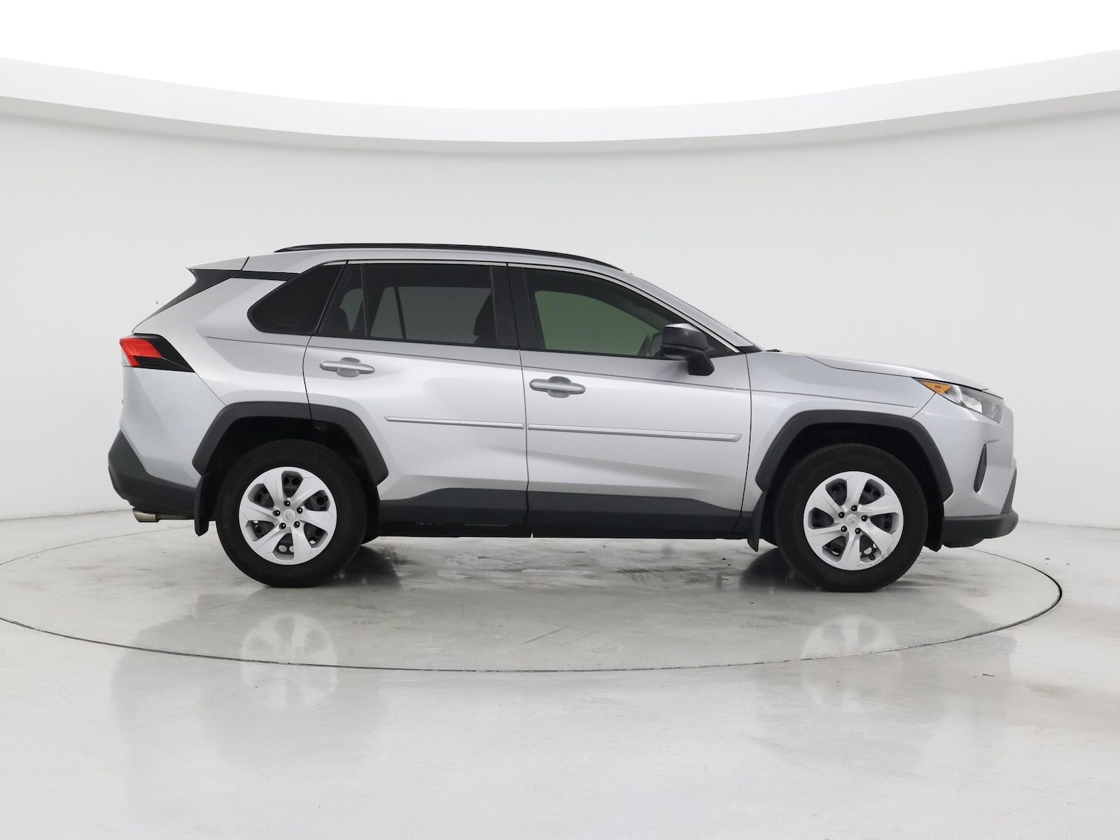 2019 Toyota RAV4 LE - Photo 8
