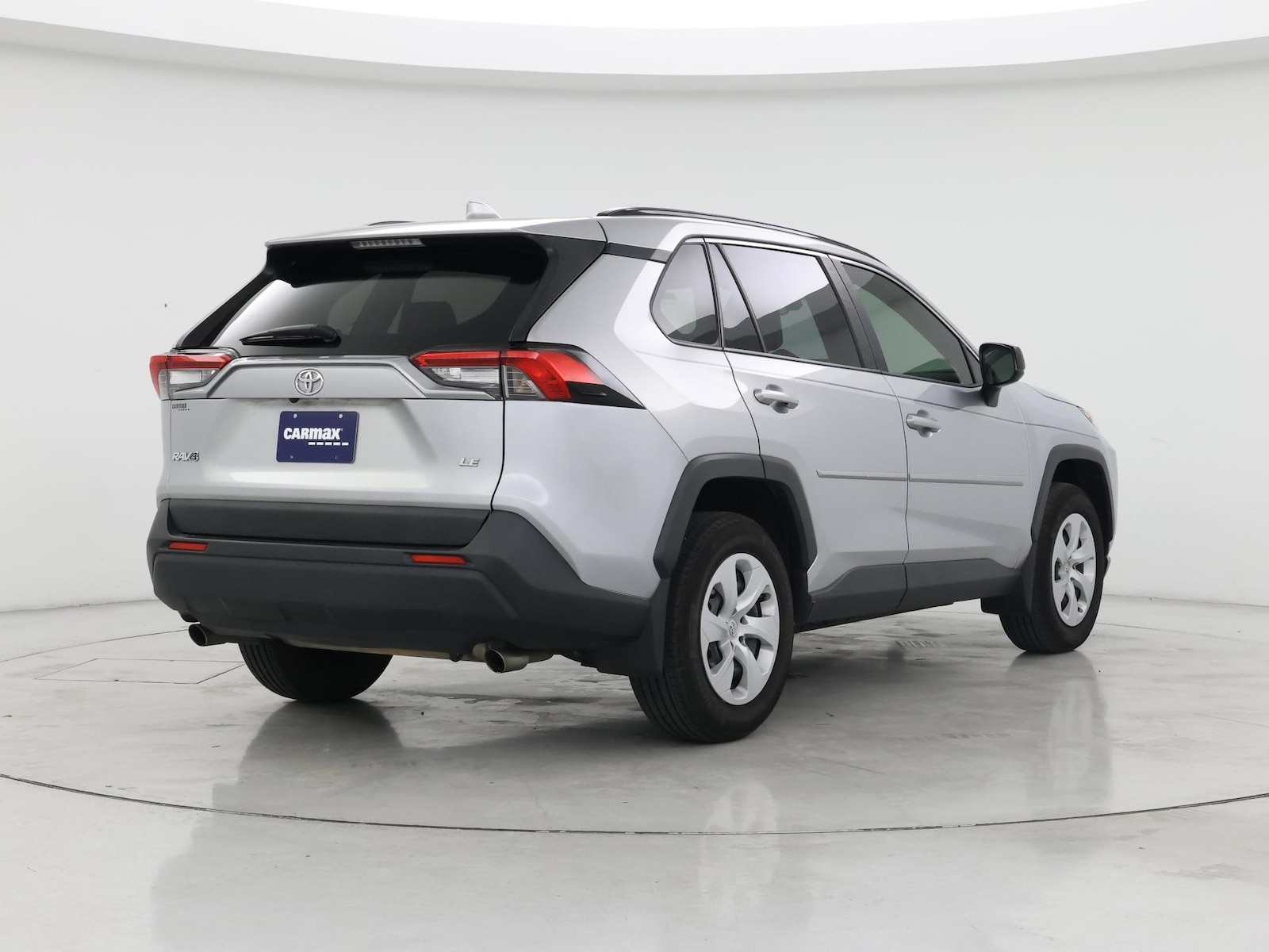 2019 Toyota RAV4 LE - Photo 9