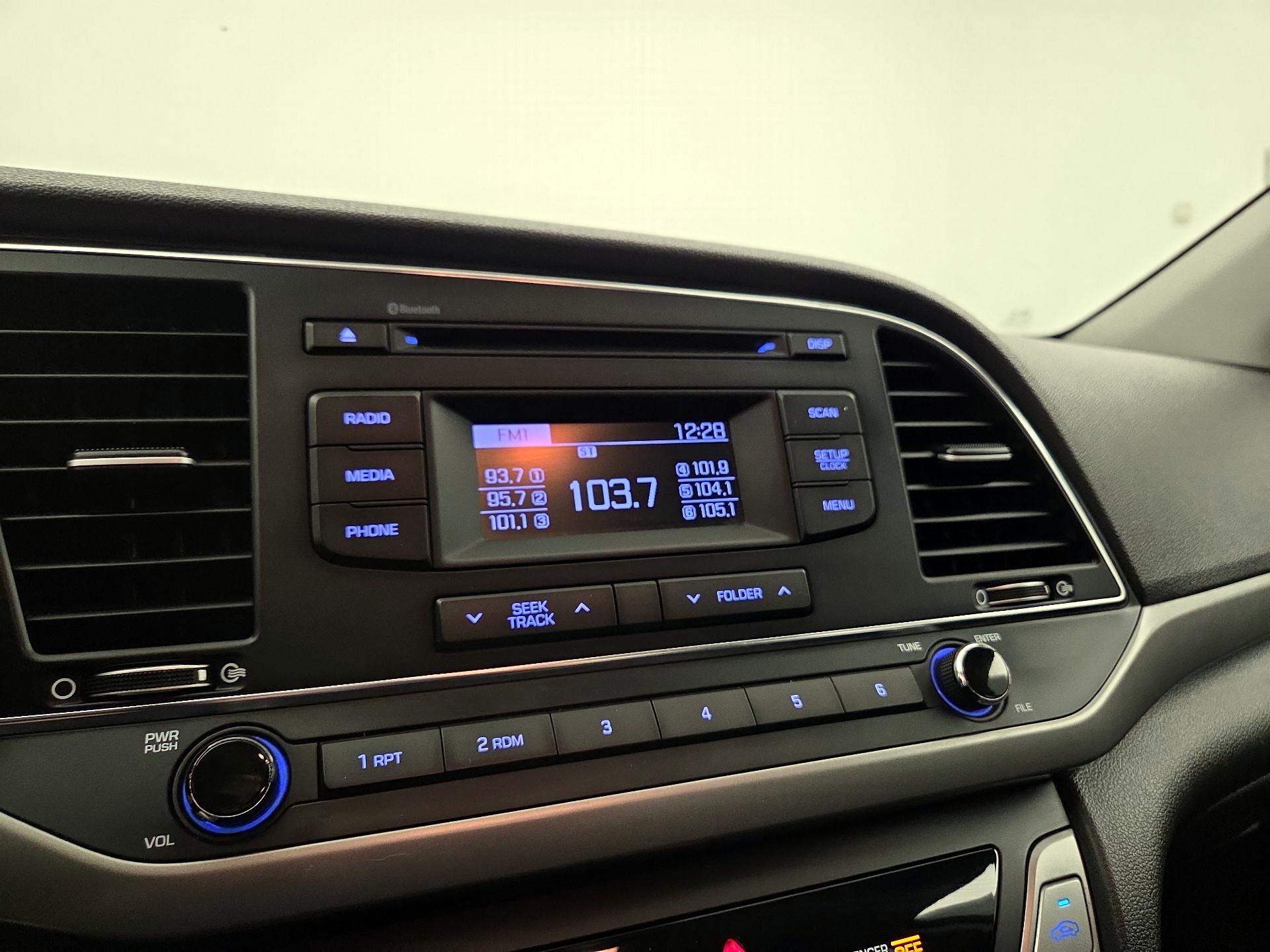 Thumbnail: 2018 Hyundai Elantra - 14