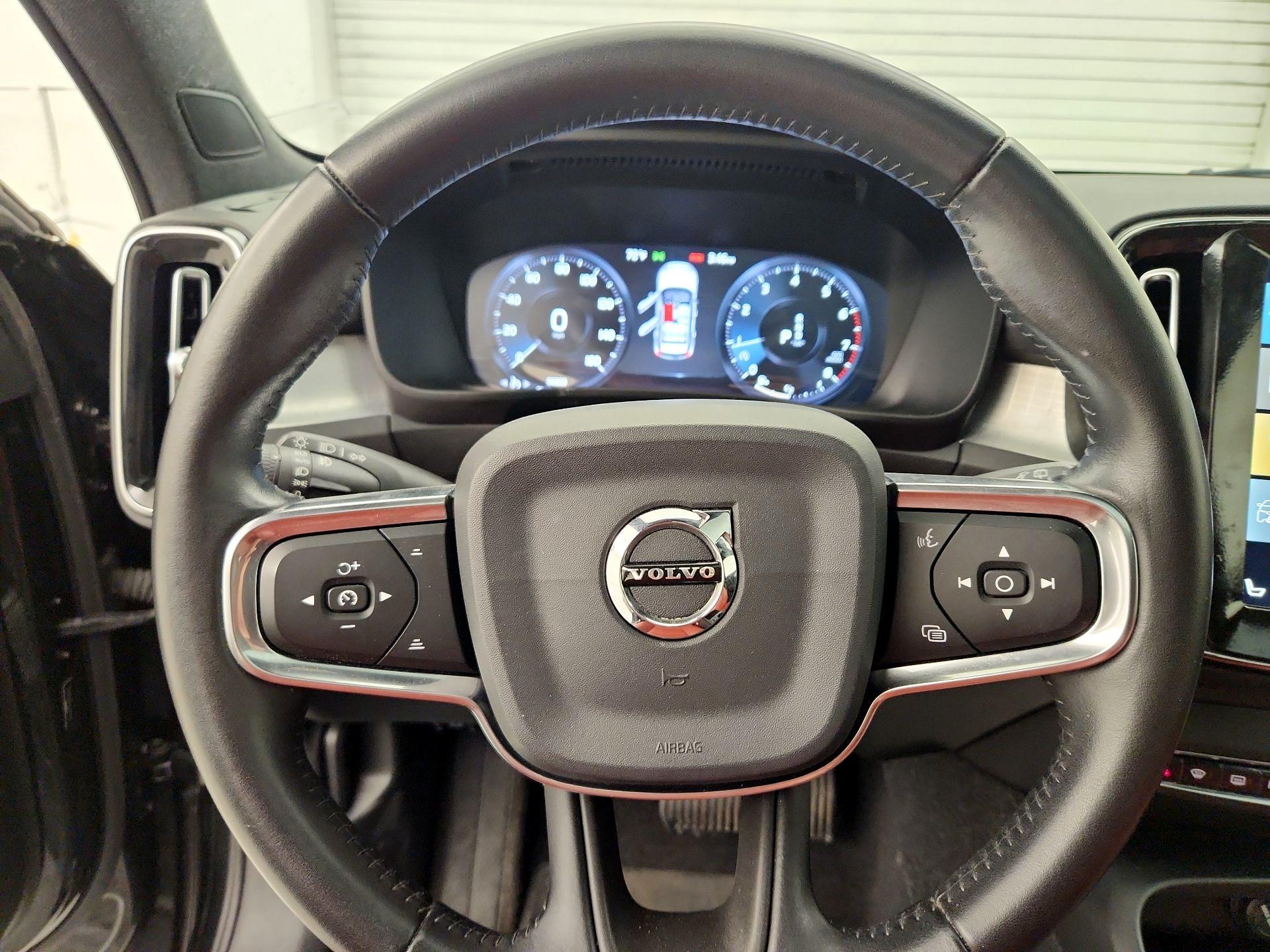 Thumbnail: 2020 Volvo XC40 - 10