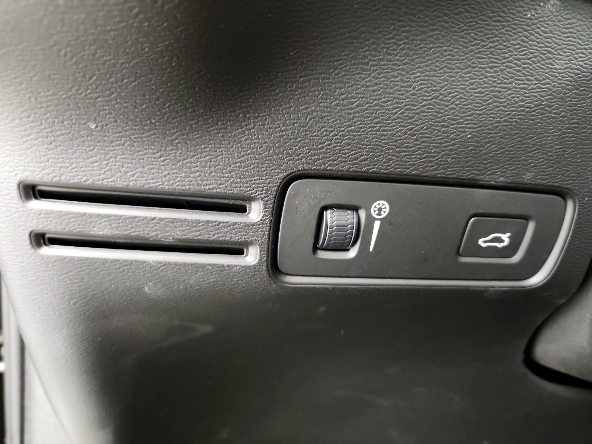 Thumbnail: 2020 Volvo XC40 - 13
