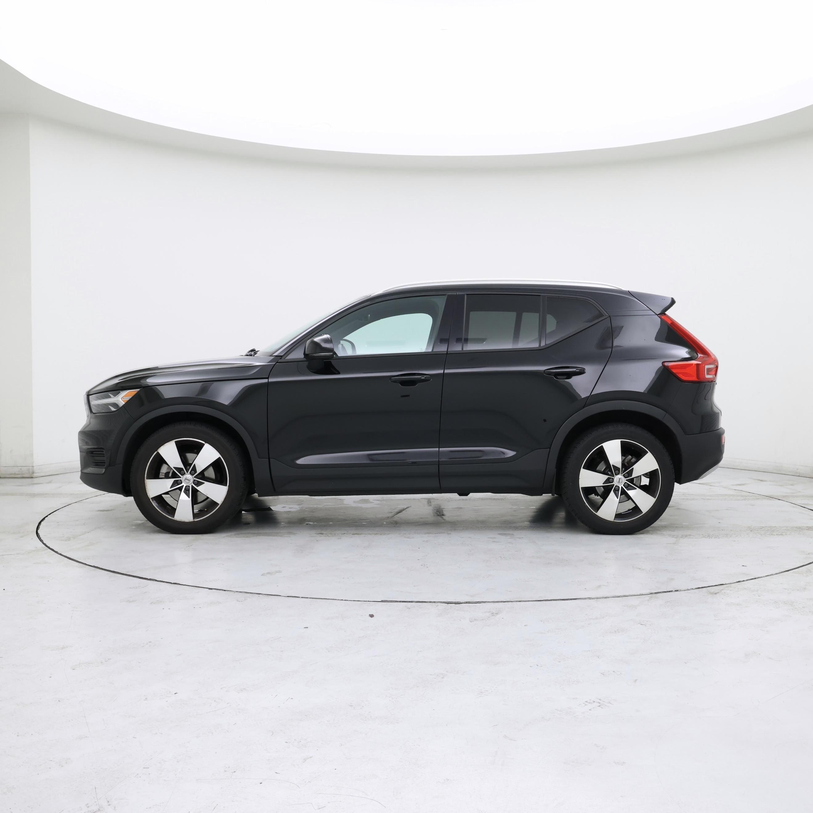 Thumbnail: 2020 Volvo XC40 - 3