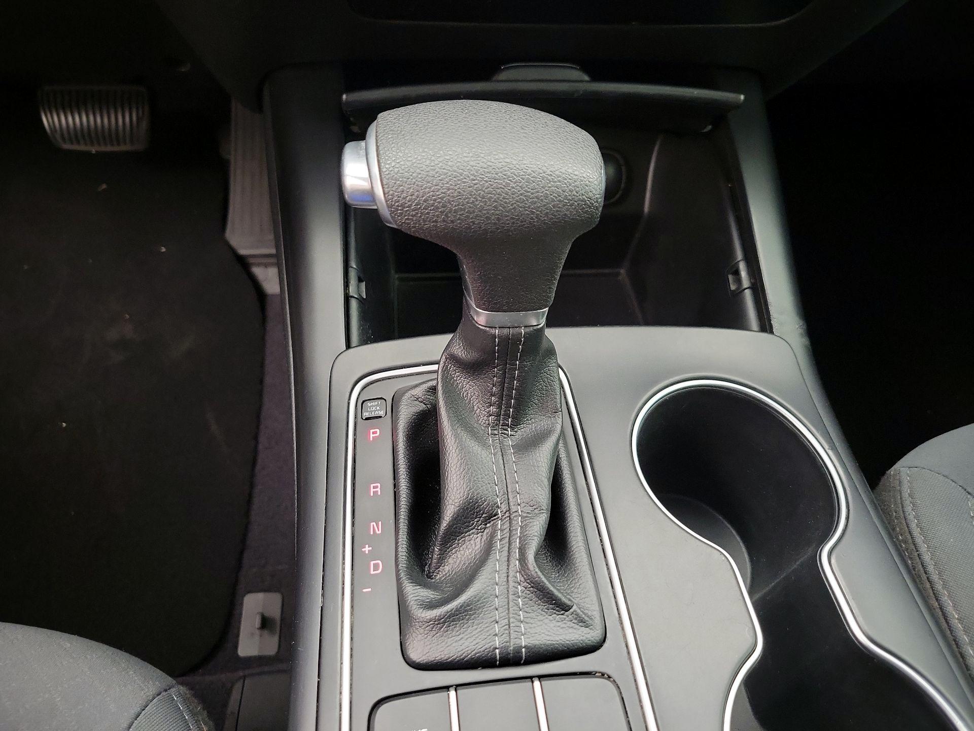 Thumbnail: 2019 Kia Sorento - 17