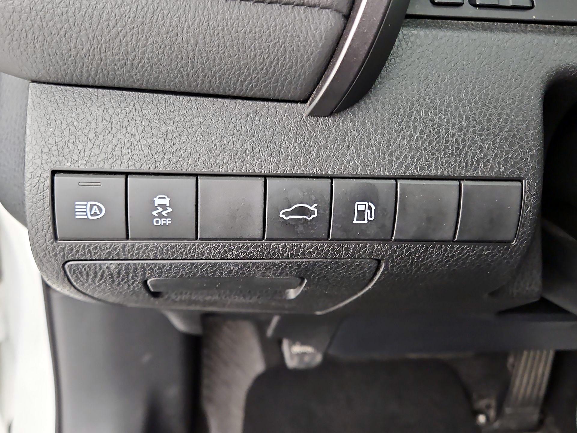 Thumbnail: 2018 Toyota Camry - 13
