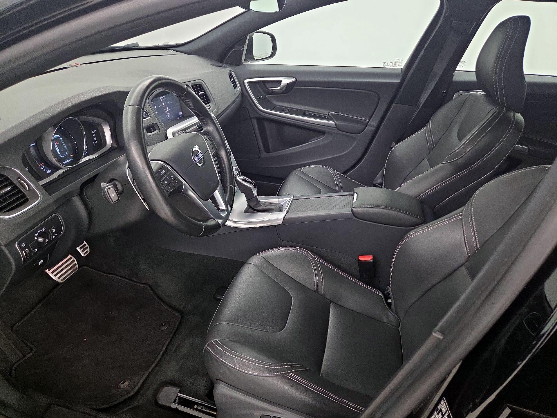 Thumbnail: 2017 Volvo V60 - 11