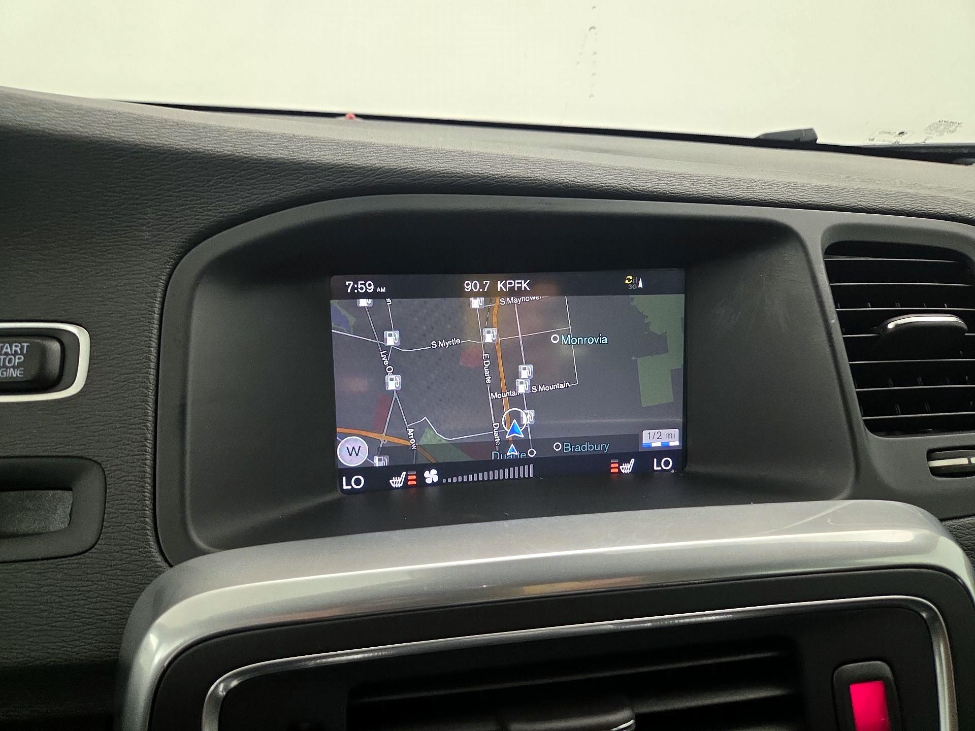 Thumbnail: 2017 Volvo V60 - 14