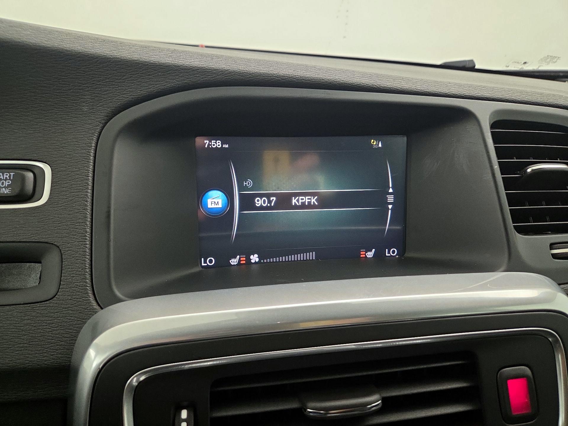 Thumbnail: 2017 Volvo V60 - 16