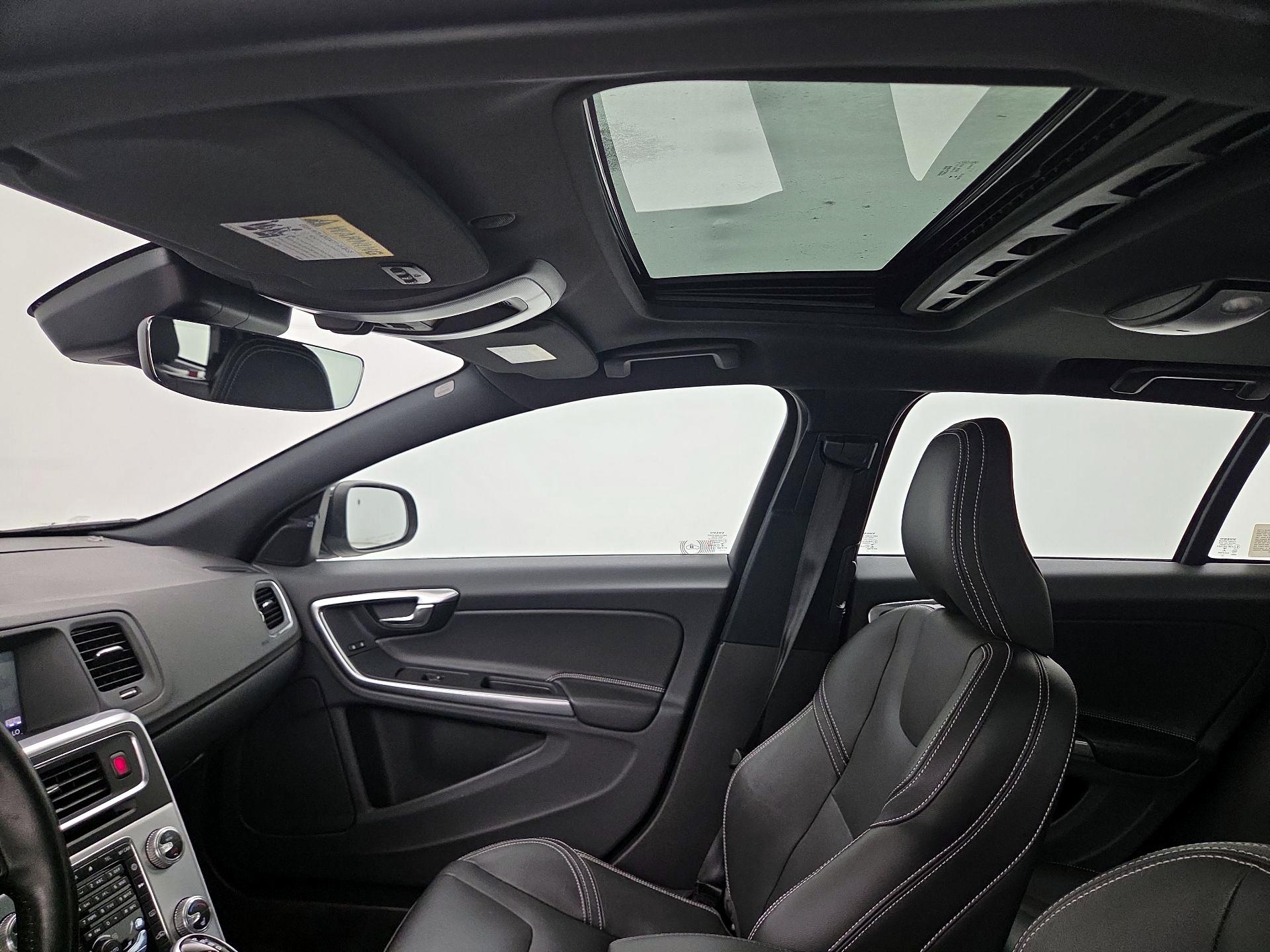Thumbnail: 2017 Volvo V60 - 20