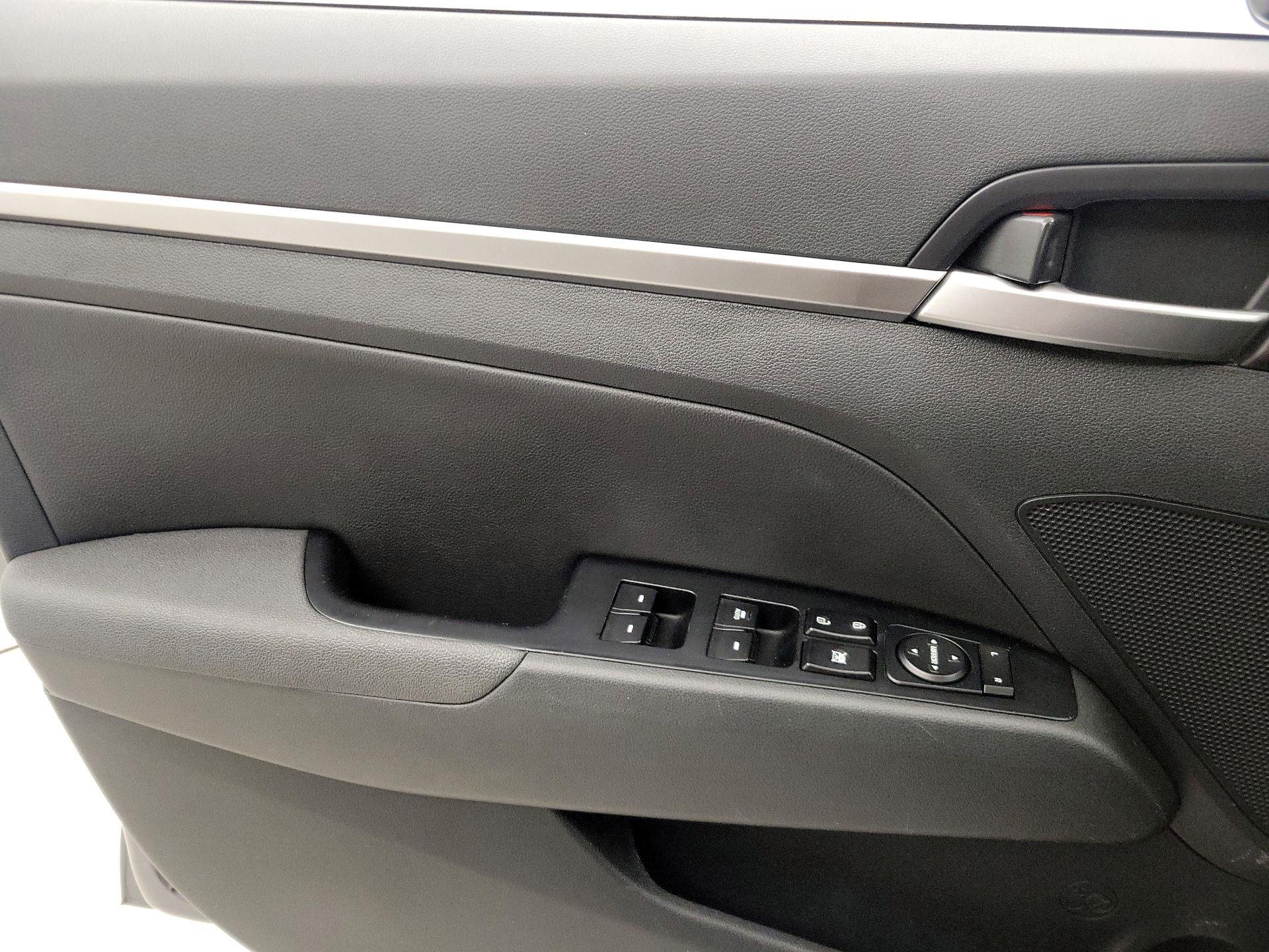 Thumbnail: 2020 Hyundai Elantra - 12