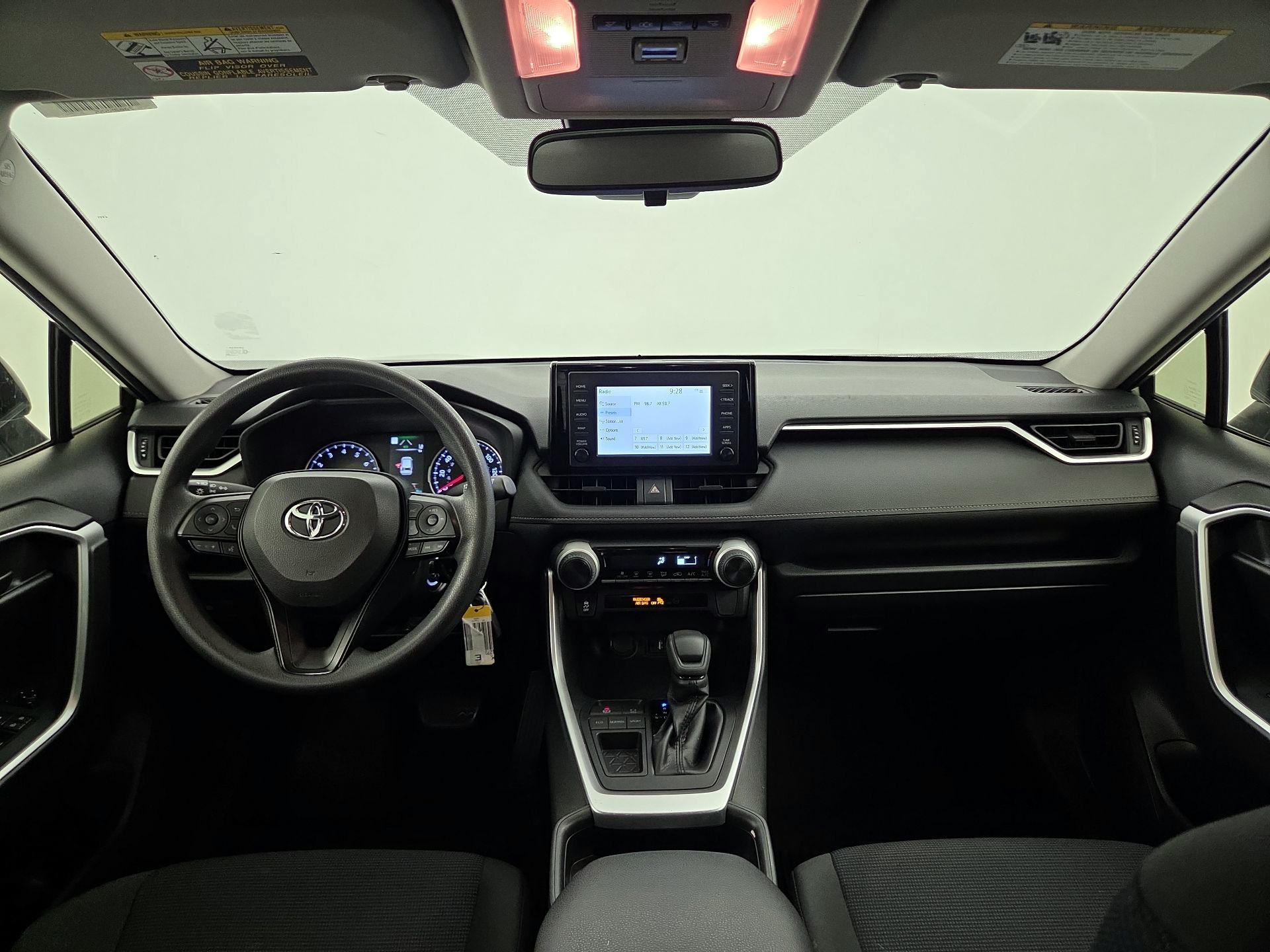 Thumbnail: 2019 Toyota RAV4 - 9