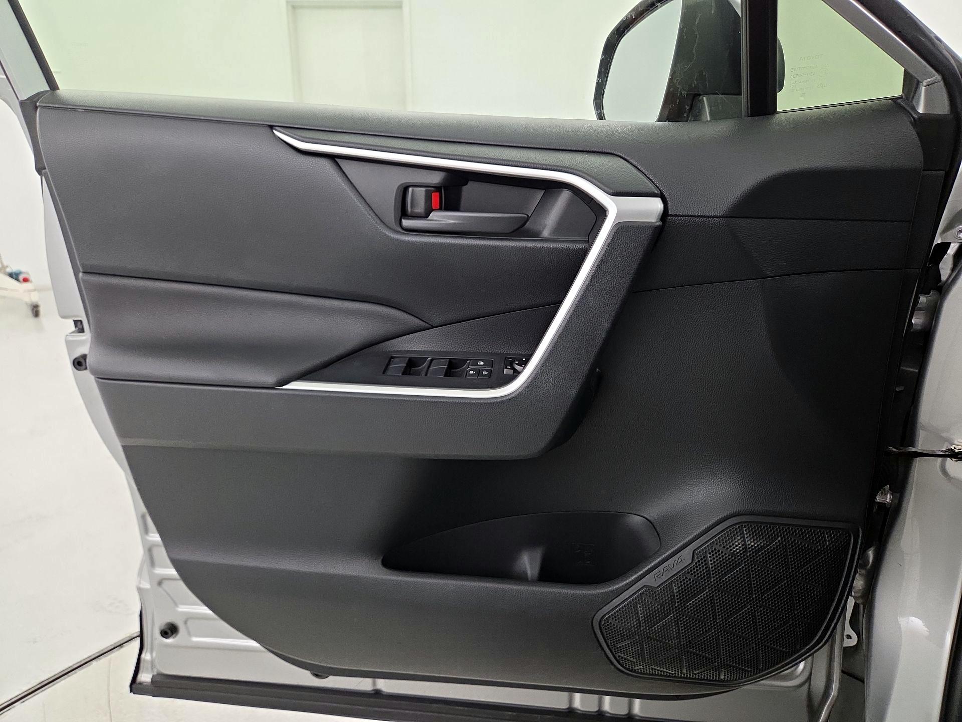Thumbnail: 2019 Toyota RAV4 - 12